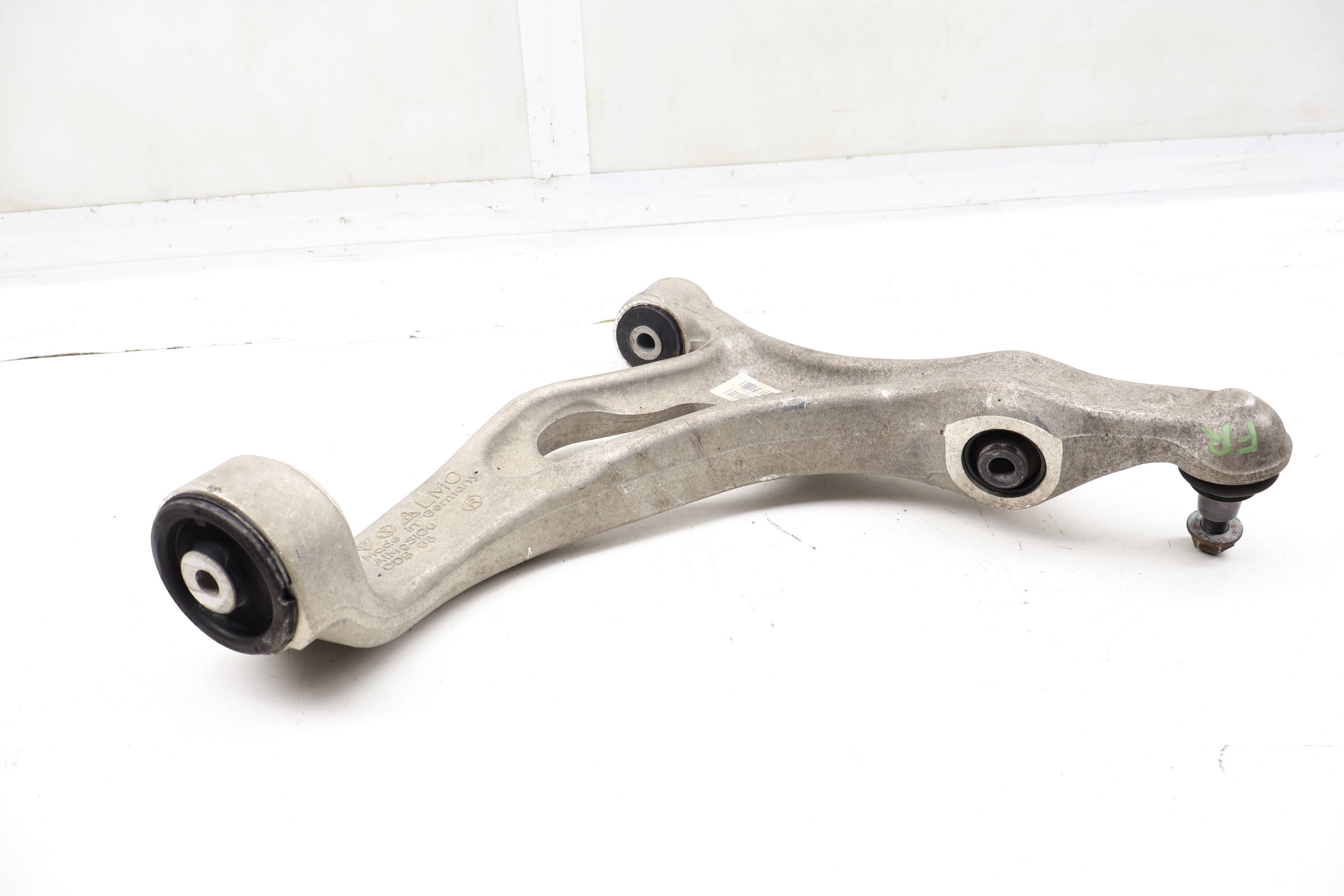 Lower Control Arm 7P0407152E