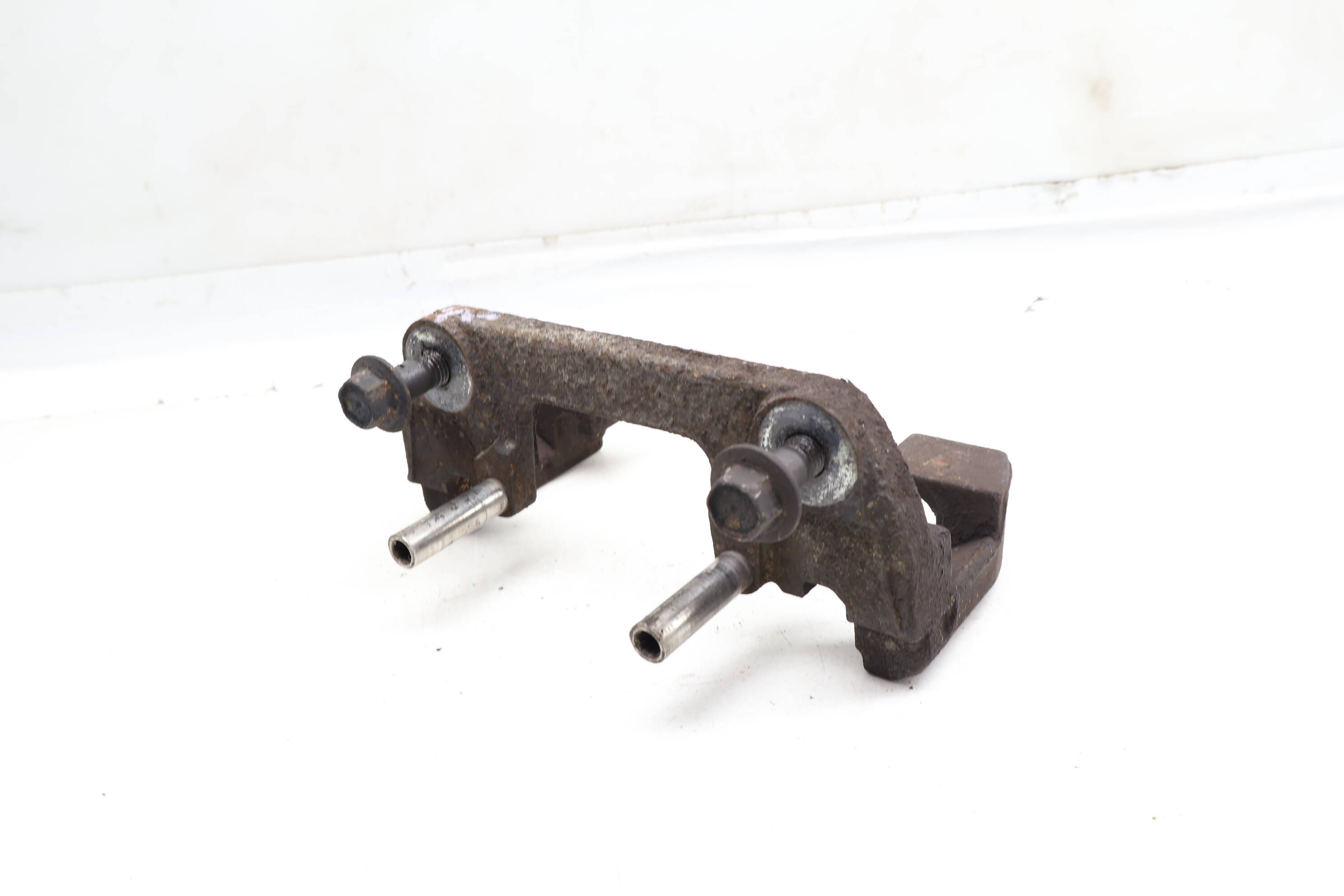 Brake&#x20;Caliper&#x20;Carrier&#x20;&#x2F;&#x20;Bracket&#x20;34113413266