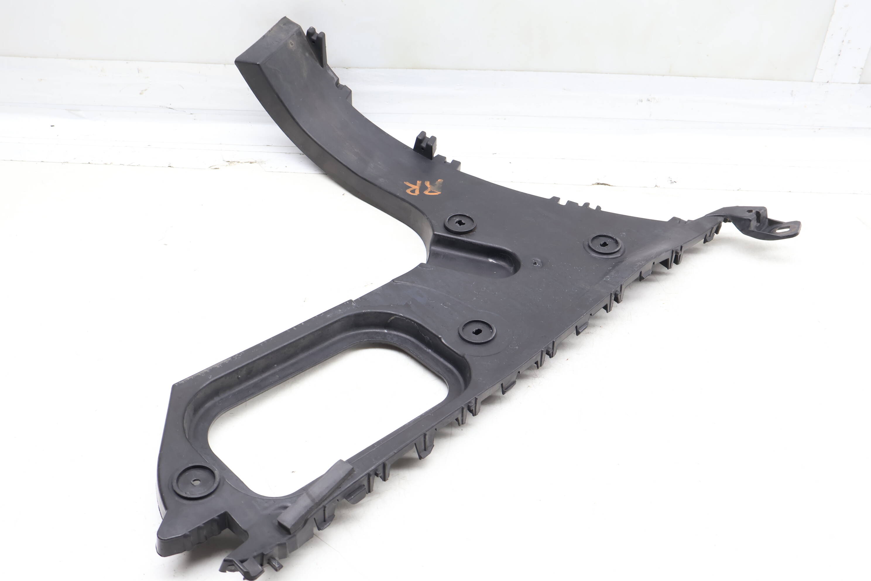 Bumper Guide / Bracket 4L0807454A