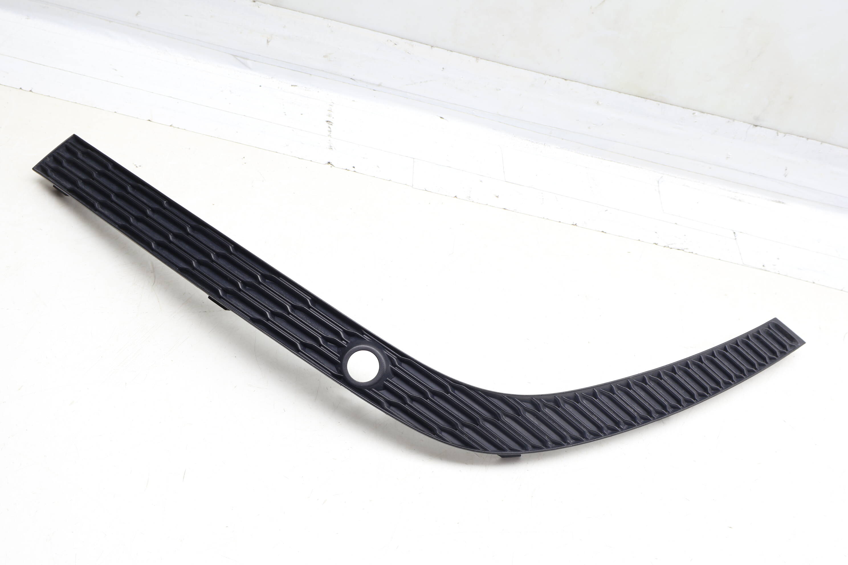 Lower Bumper Cover Trim Panel (Outer) 4M8807823A