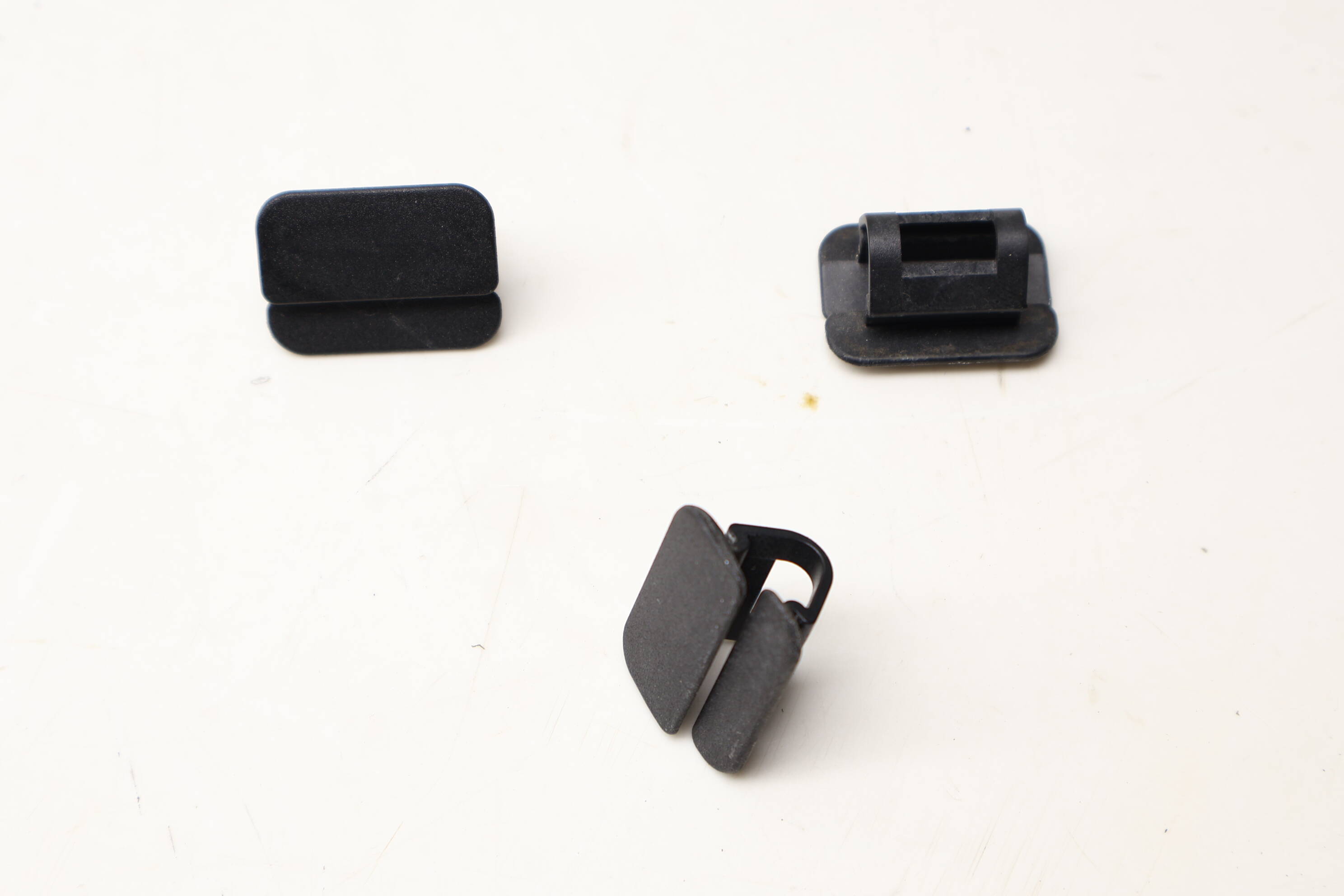 Hood Insulation / Sound Blanket Clip Set (3) LR106753