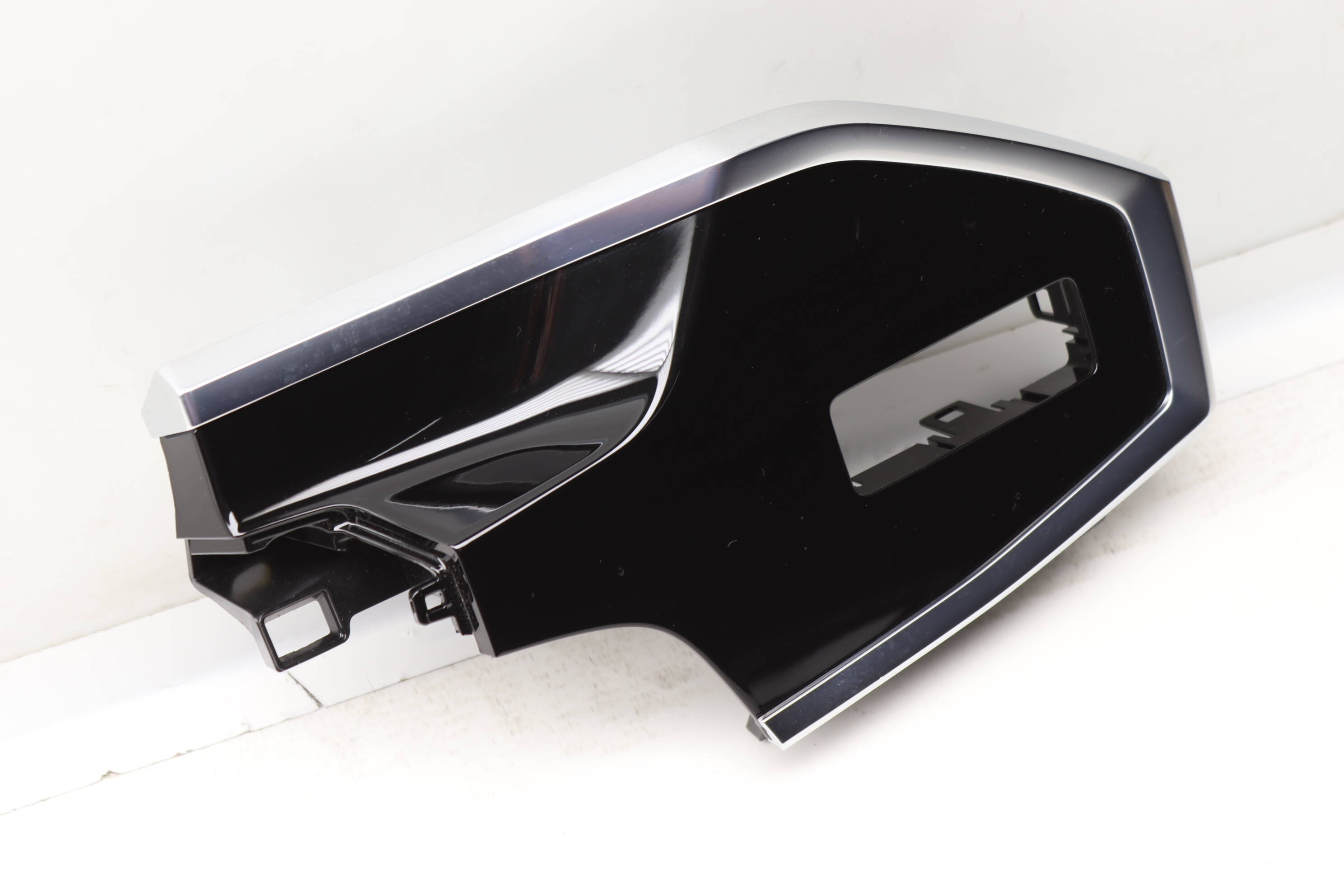 Dash Trim / Bezel 83B853189A