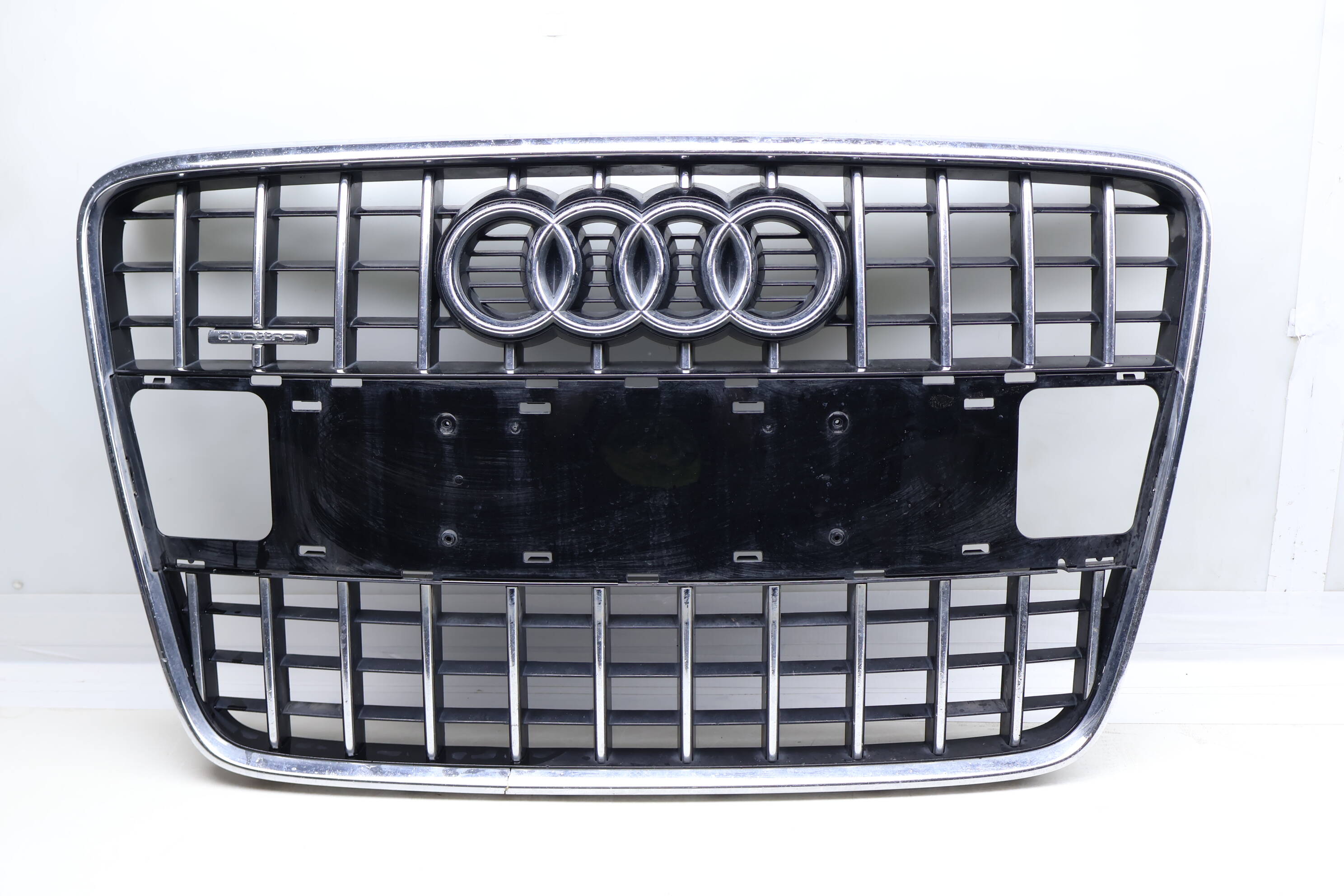 S-Line Radiator / Bumper Grille Assembly 4L0853651E