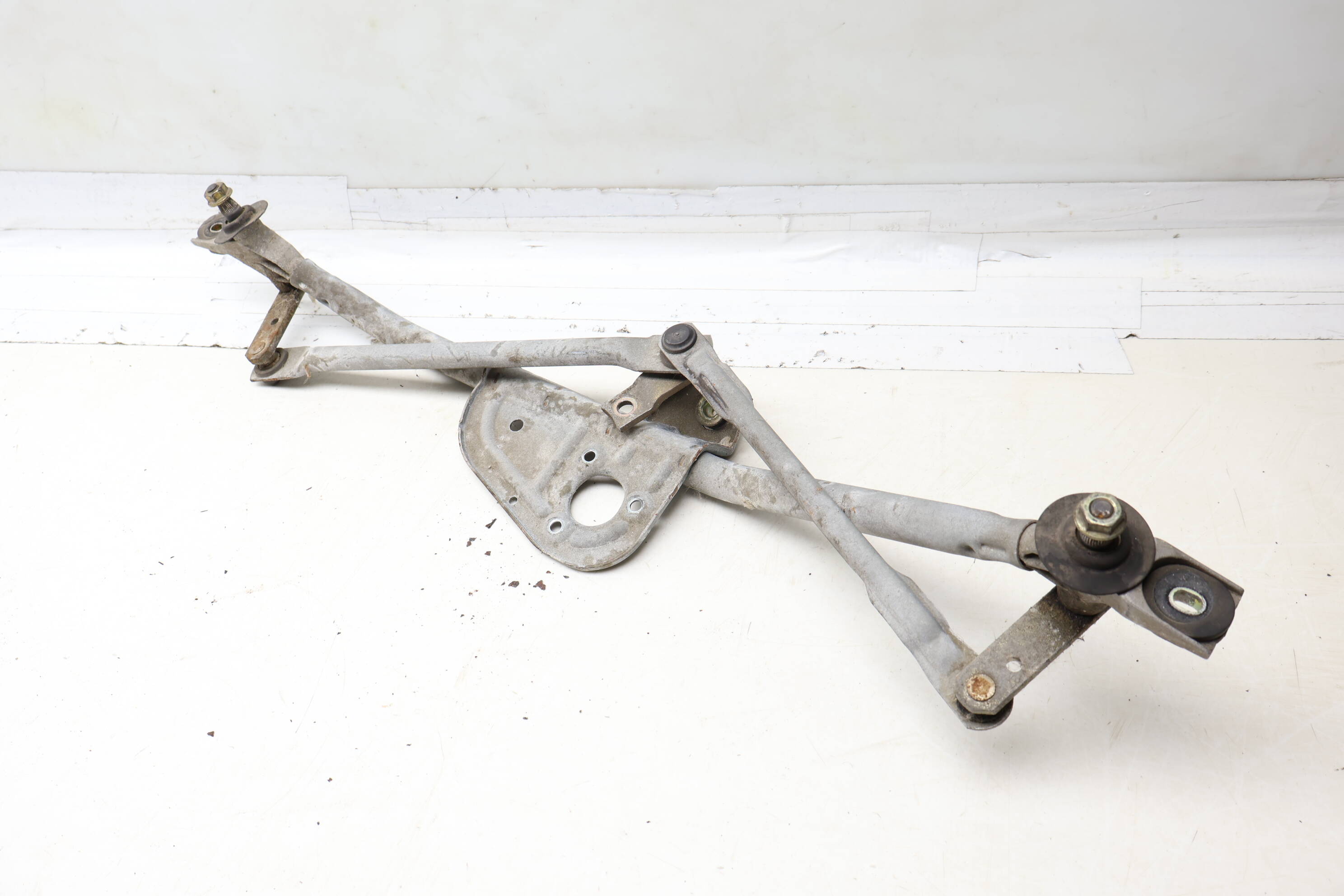 Windshield Wiper Transmission / Bracket 8D1955605B