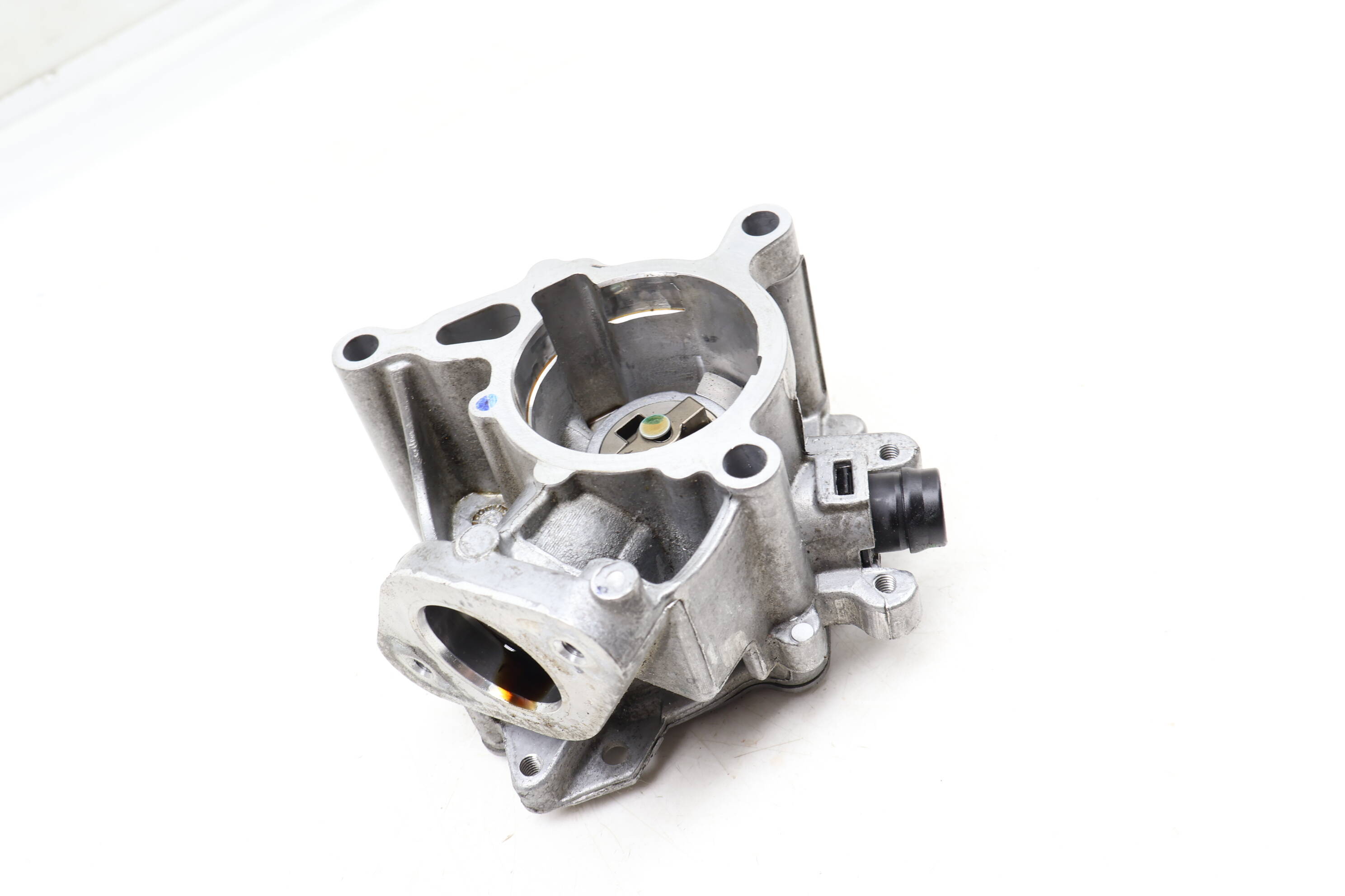 Vacuum&#x20;Pump&#x20;06K145100BB