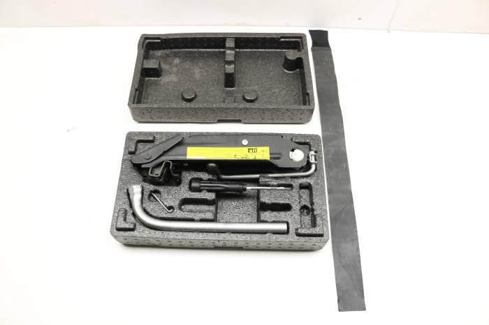 Tool Kit / Jack 1Q0012109D main product photo