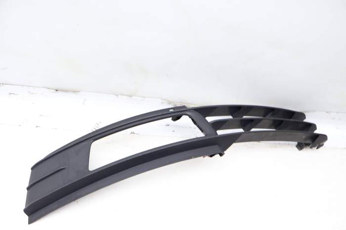 Lower Bumper Fog Light Grille 4F0807682N main product photo