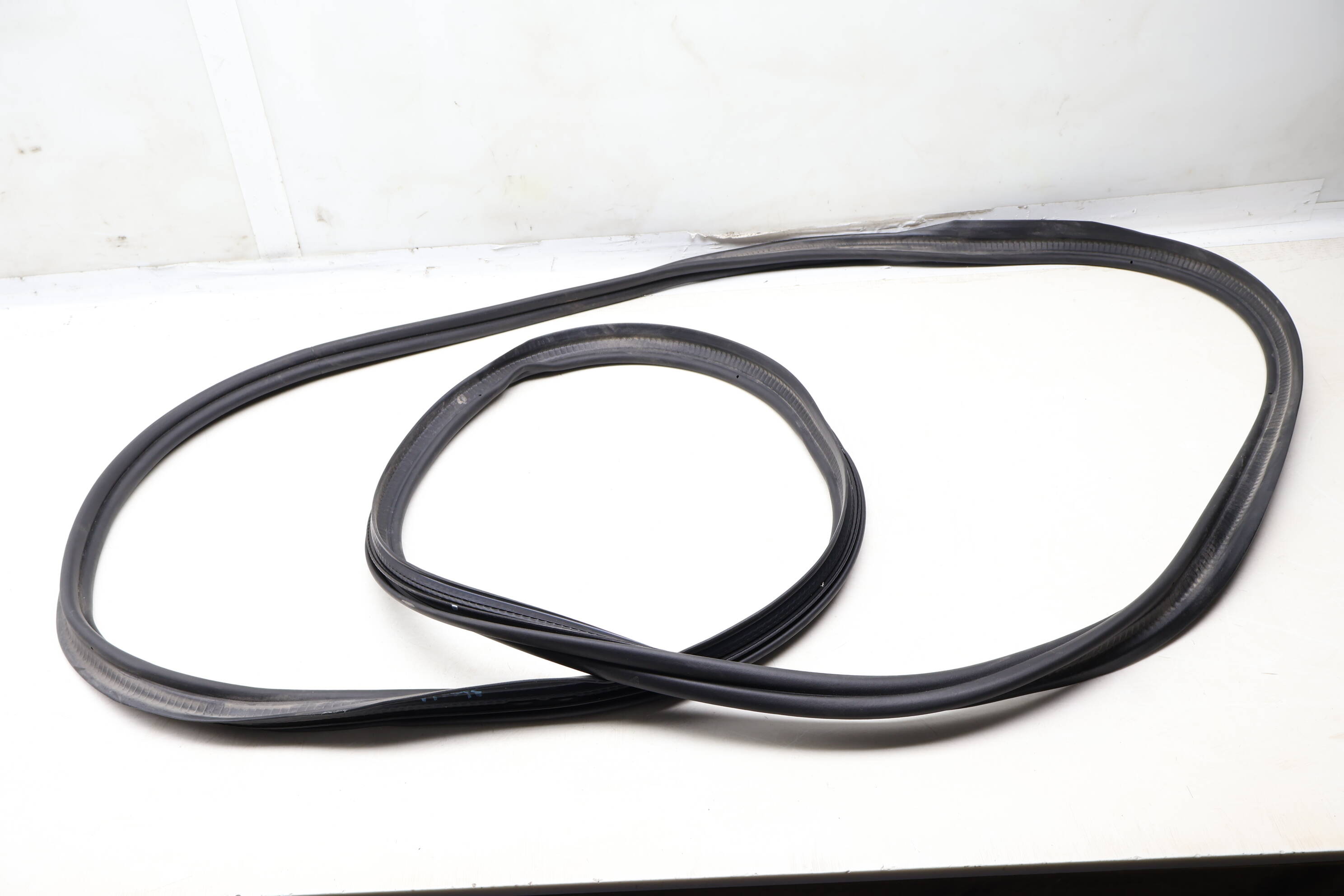 Trunk Lid Seal / Weather Stripping 8W8827705C