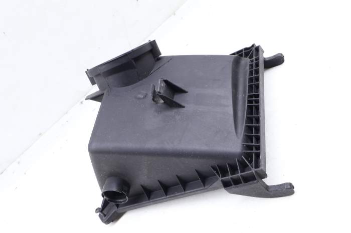 Engine Air Filter Box / Housing (Upper Half) 079133835K main product photo