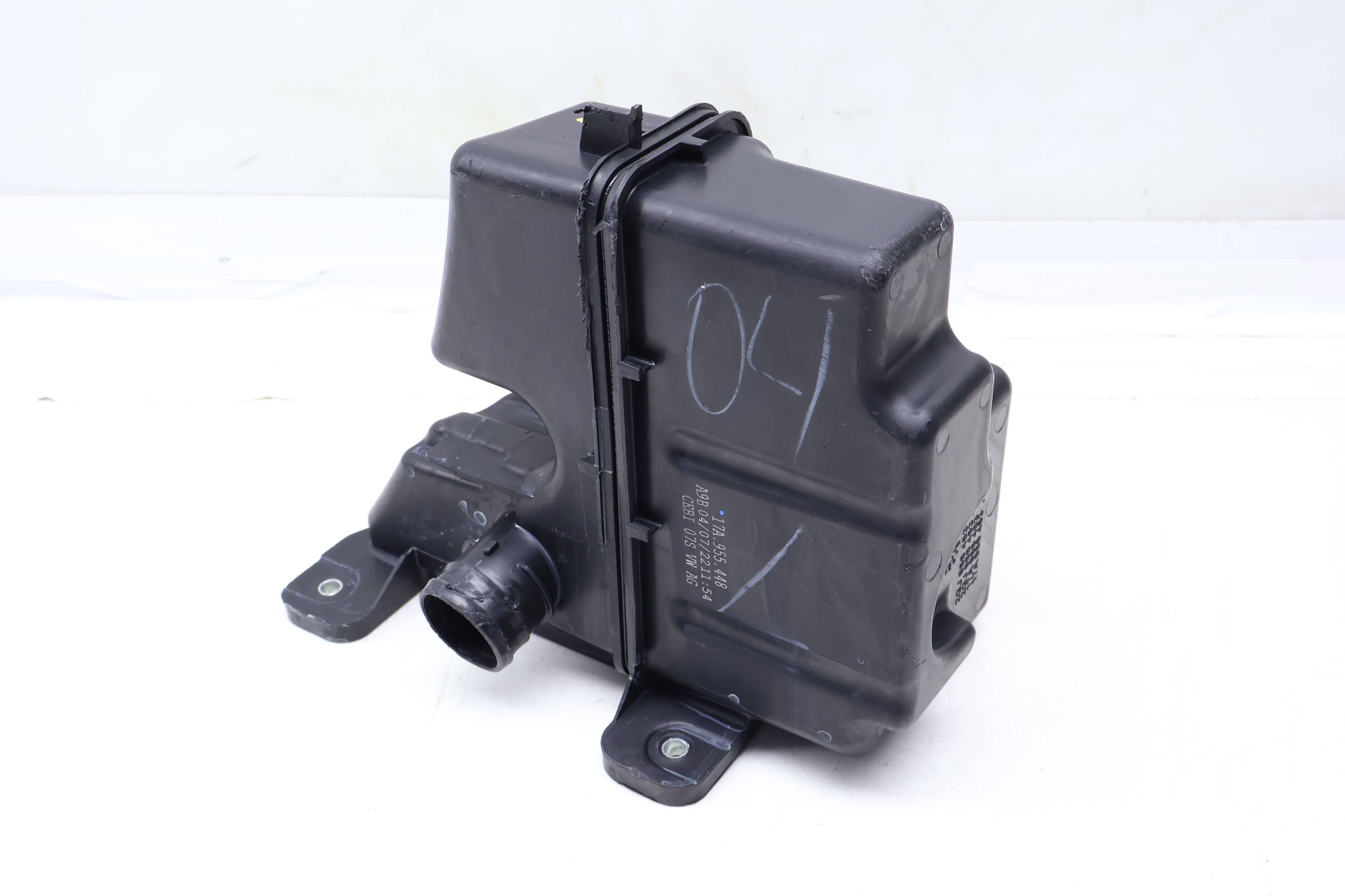 Windshield Washer Tank / Reservoir 17A955453A