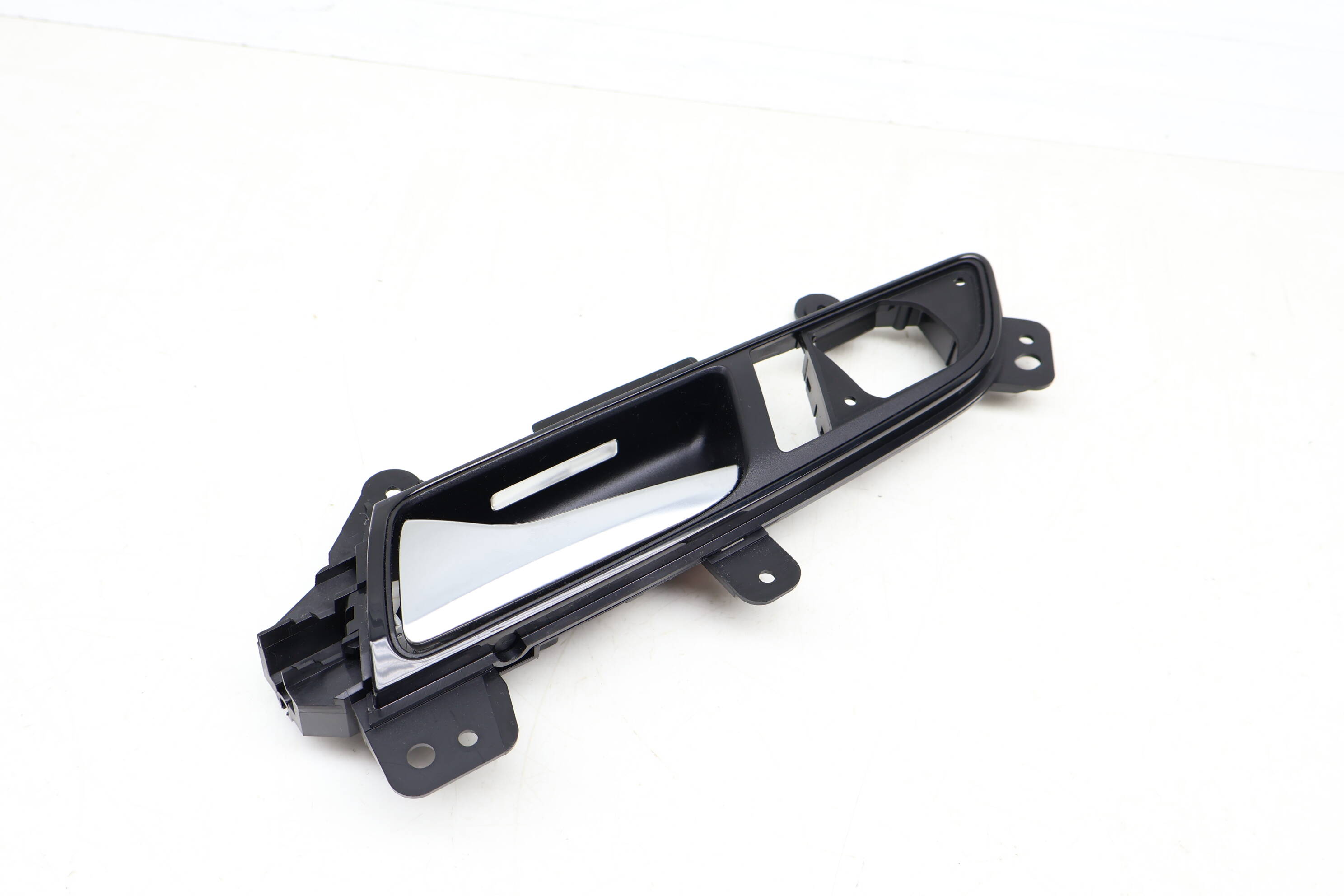 Interior Door Handle / Release 561837113