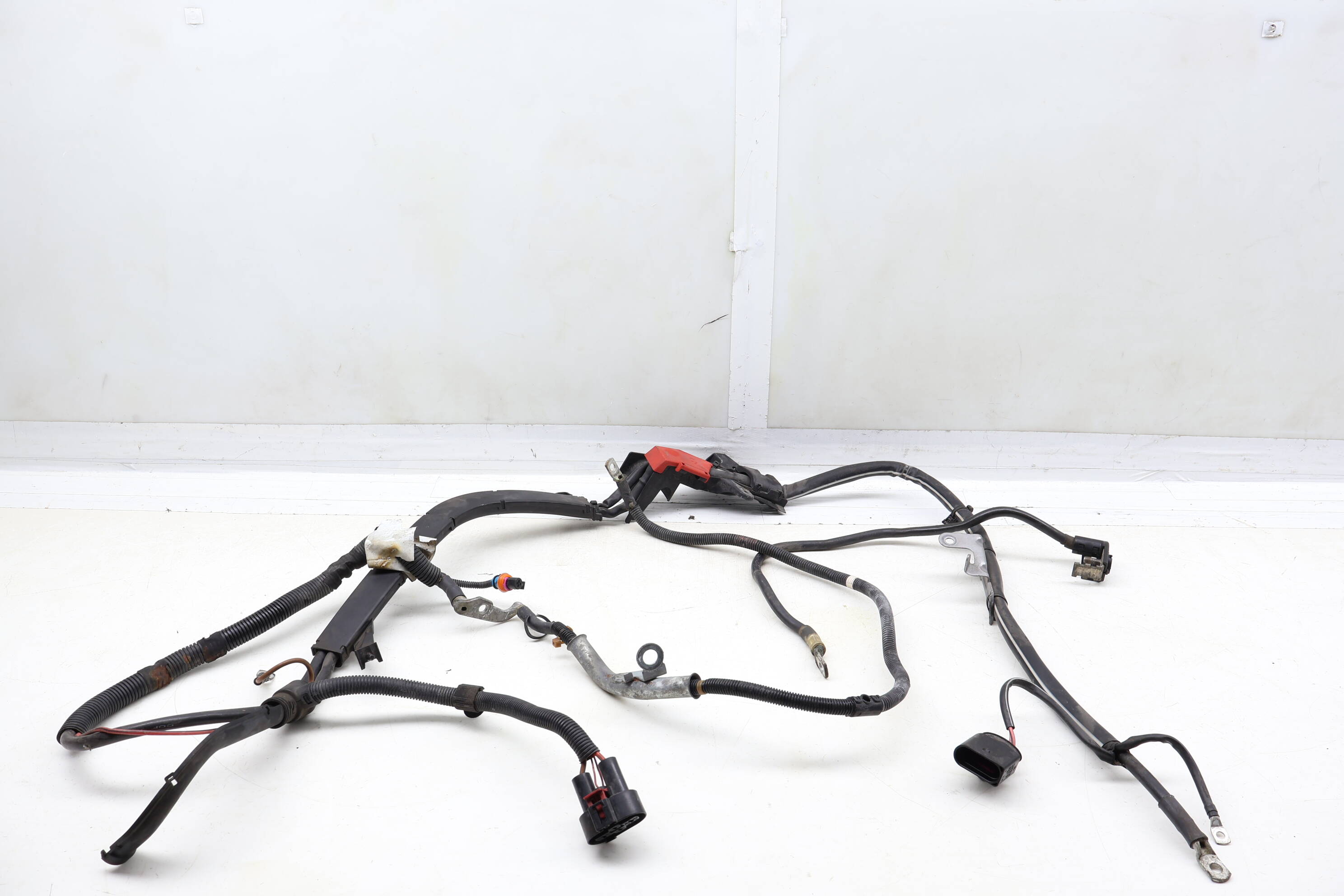 Starter / Alternator Wiring Harness/ Battery Cable 4G1971228DH