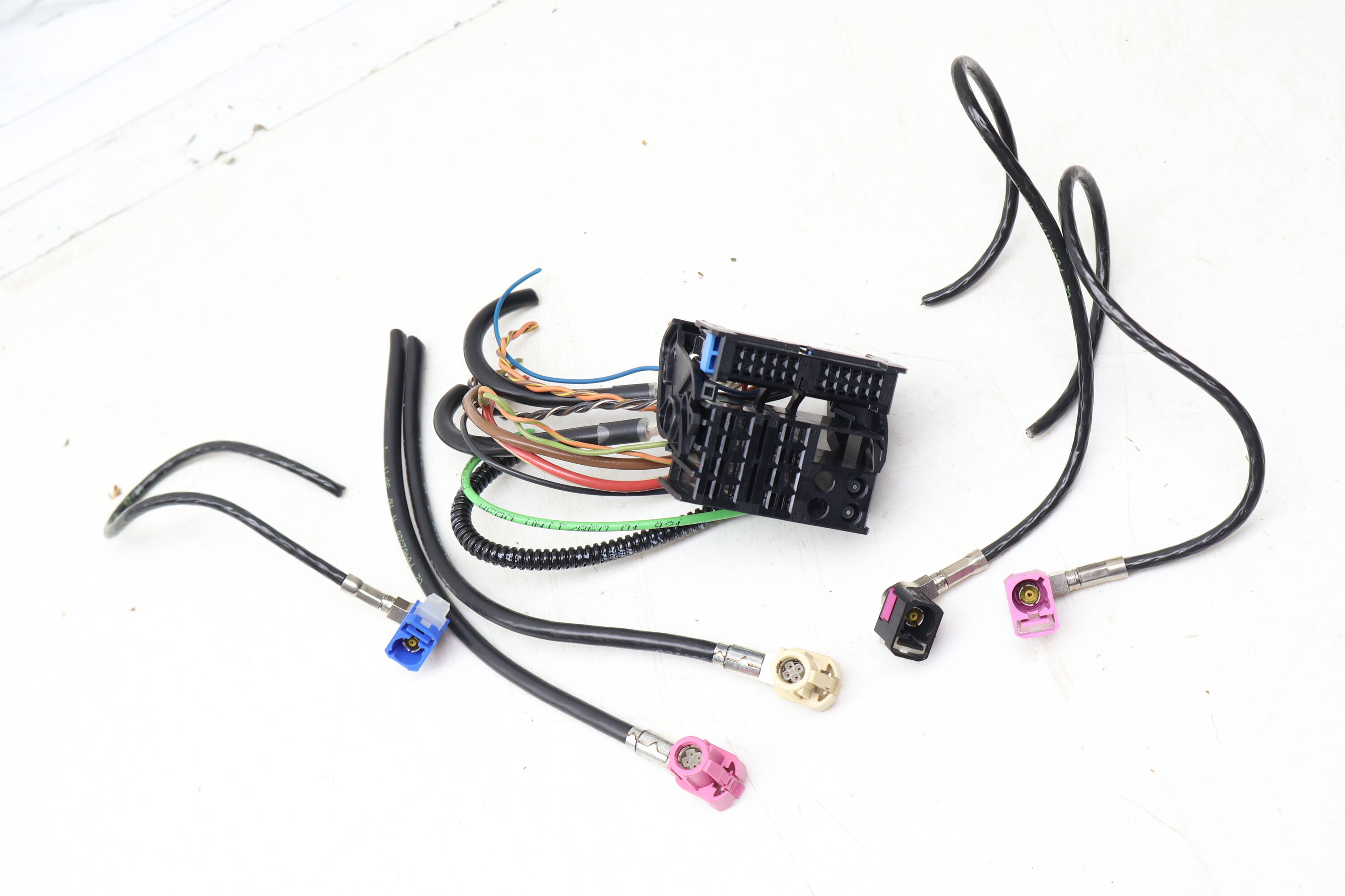 Satellite Radio / Navigation Unit Wiring Connector / Pigtail Set