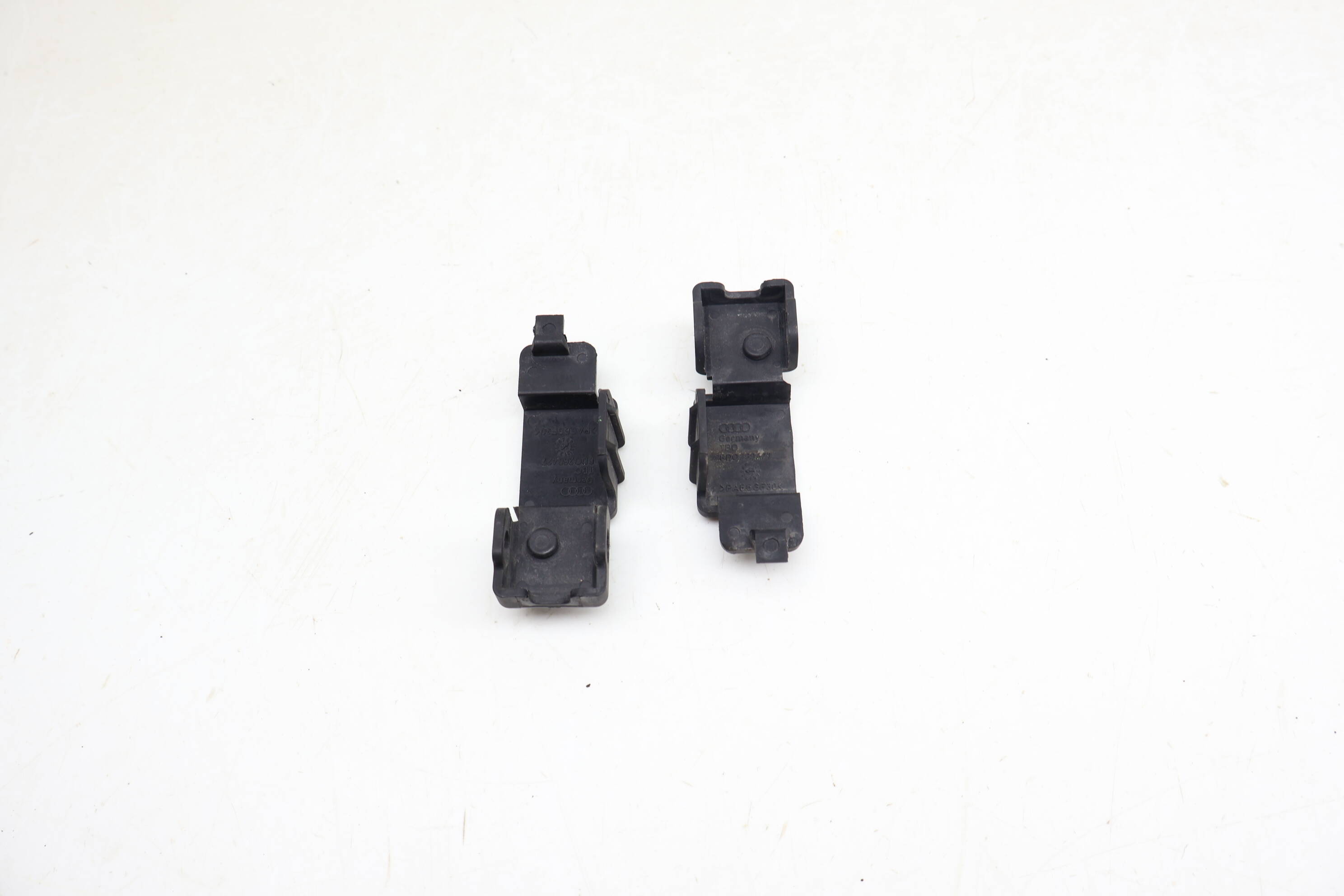 Upper Ac Condenser Bracket Set 8D0260427