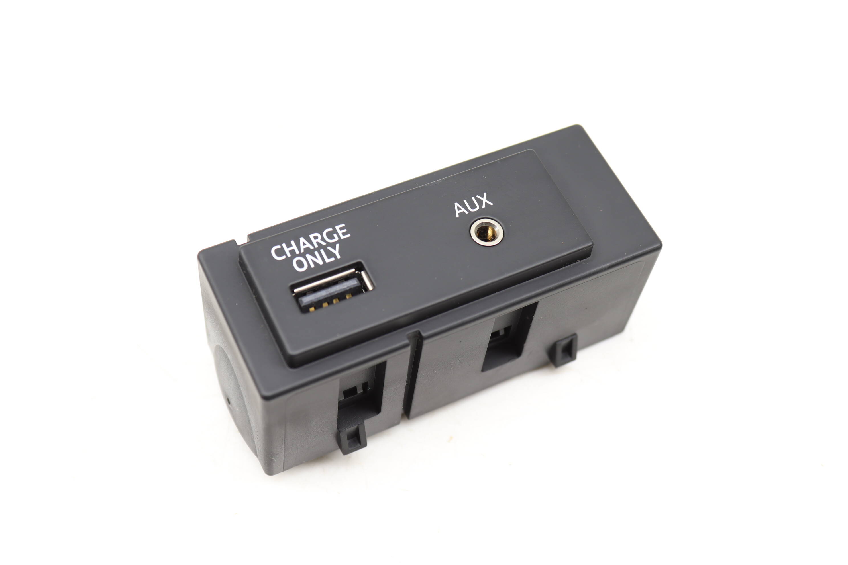Audi Center Console Usb / Aux-In Socket 8V0035726A