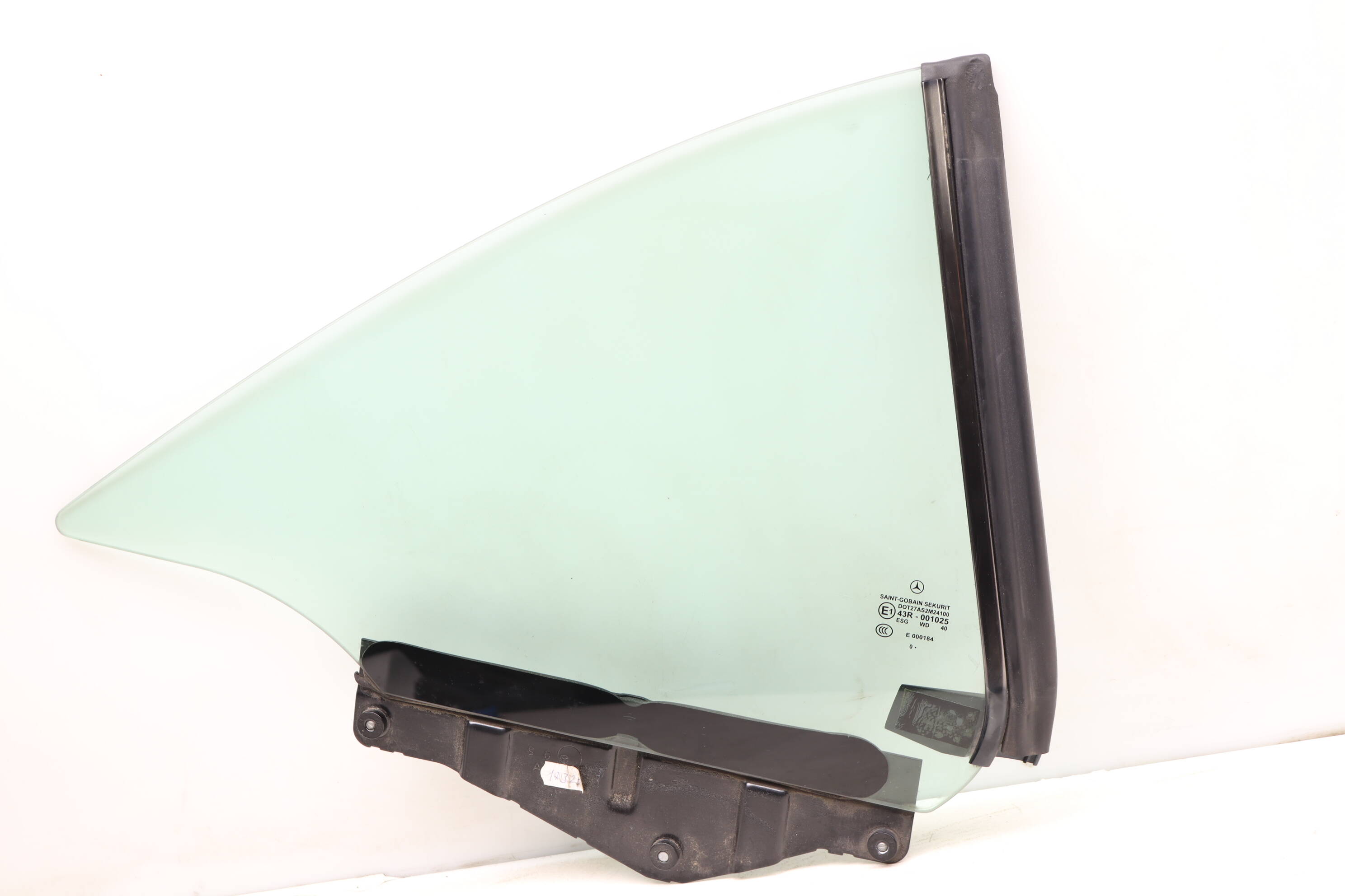 Side&#x20;Quarter&#x20;Window&#x20;&#x2F;&#x20;Glass&#x20;2306700210