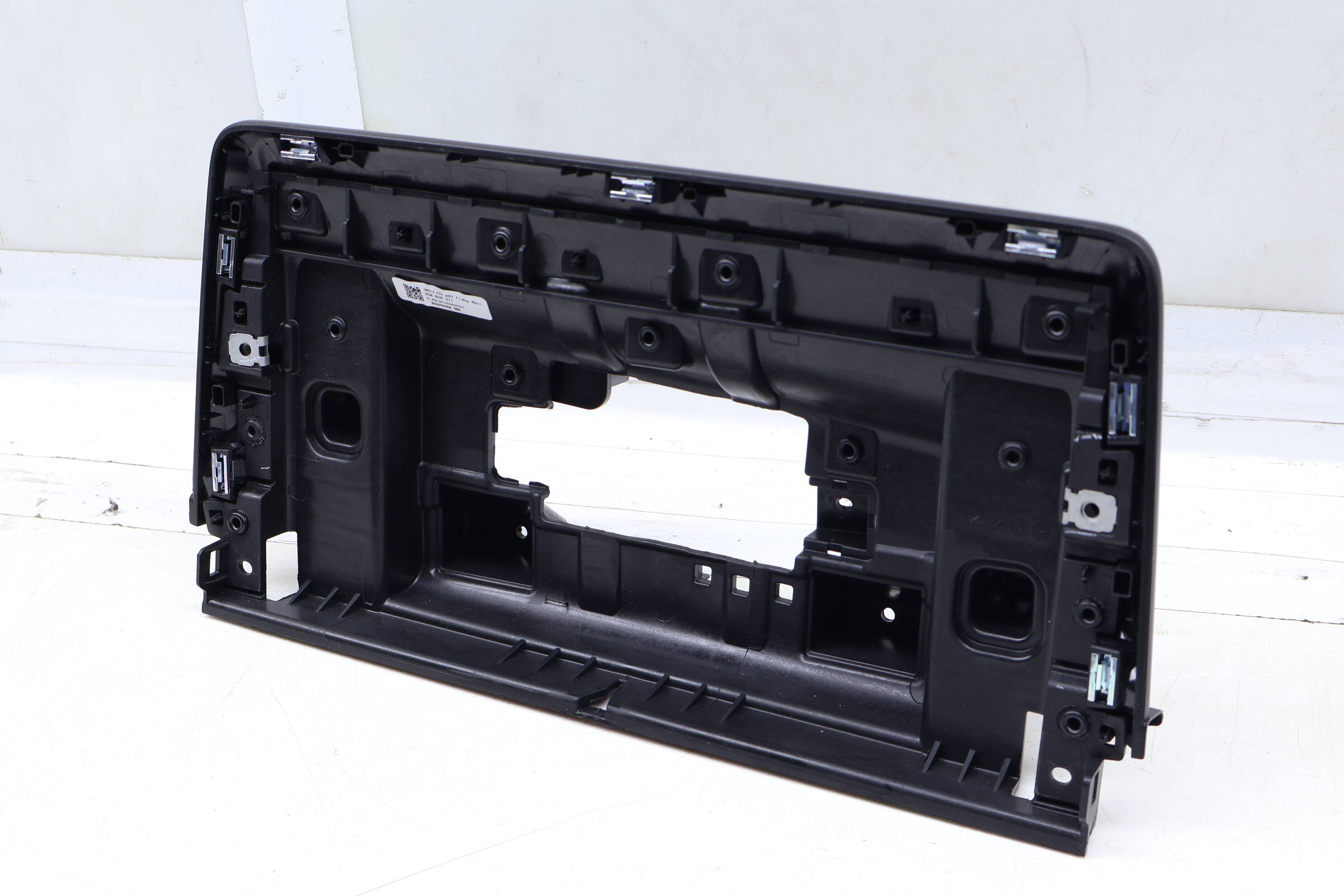 Dash Display Screen Mount Bracket / Cover 3CN858077