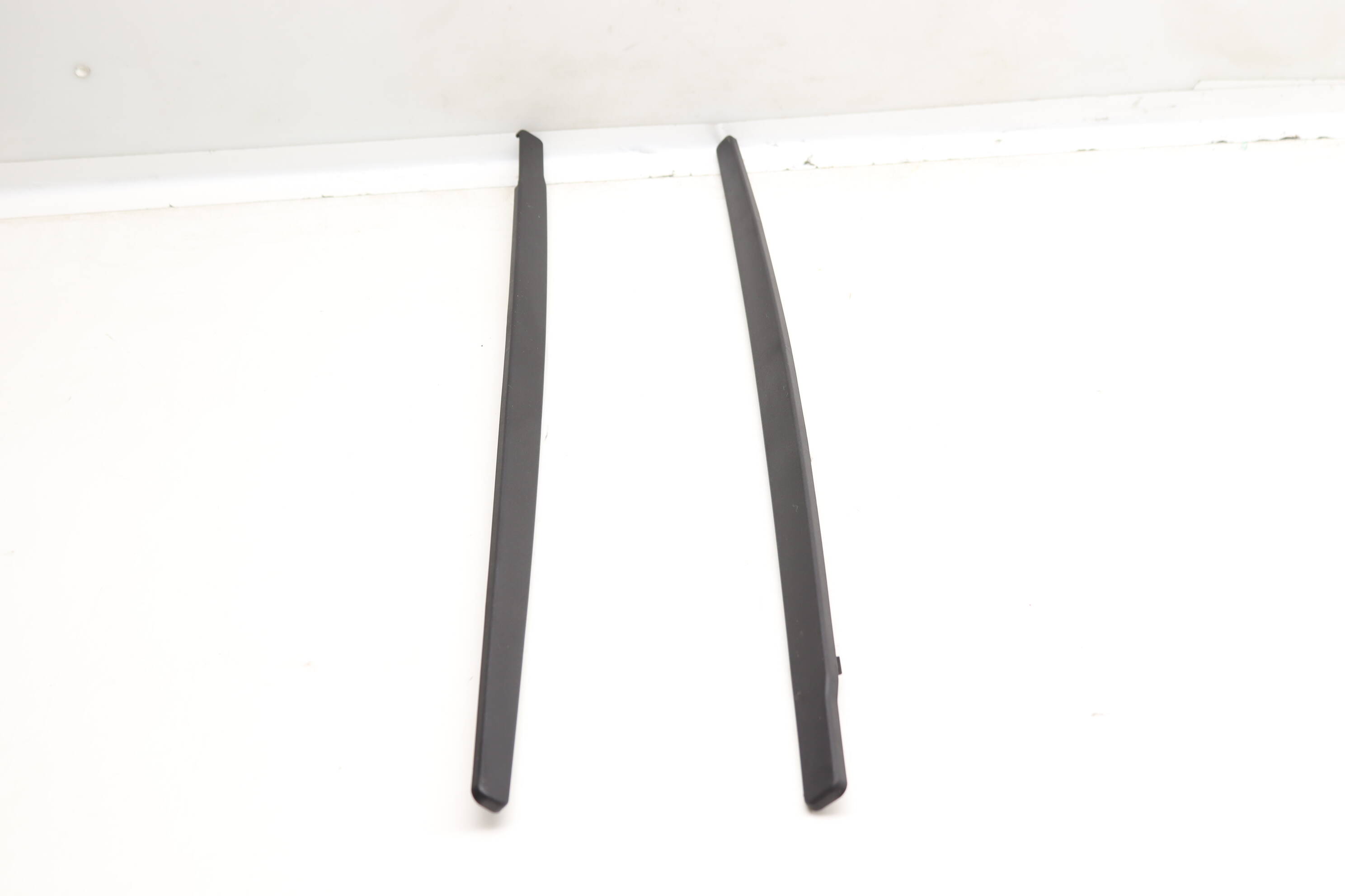 Sunroof / Sun Roof Glass Panel Trim Set 8T0877155B