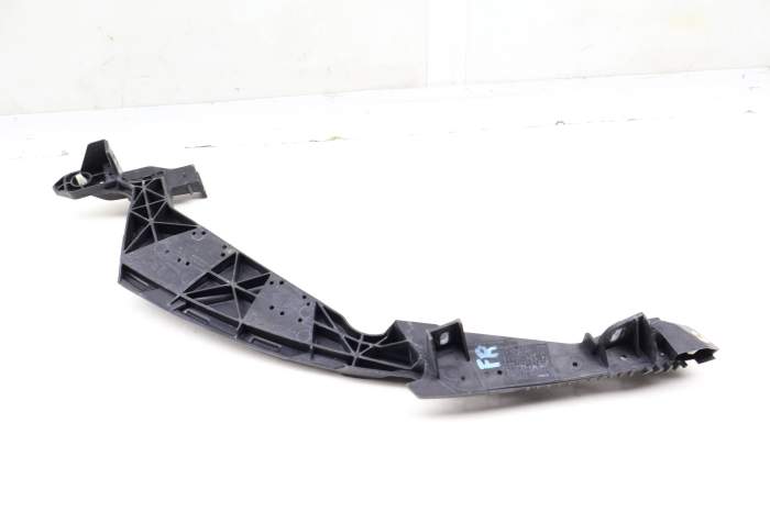 Upper Intercooler Bracket Guide 95B807890C main product photo