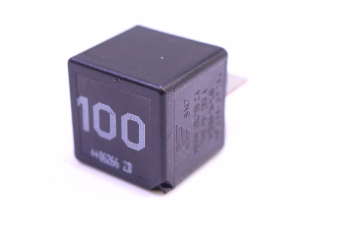 Multifunction&#x20;Relay&#x20;&#x23;&#x20;100&#x20;7M0951253A&#x20;95861500801