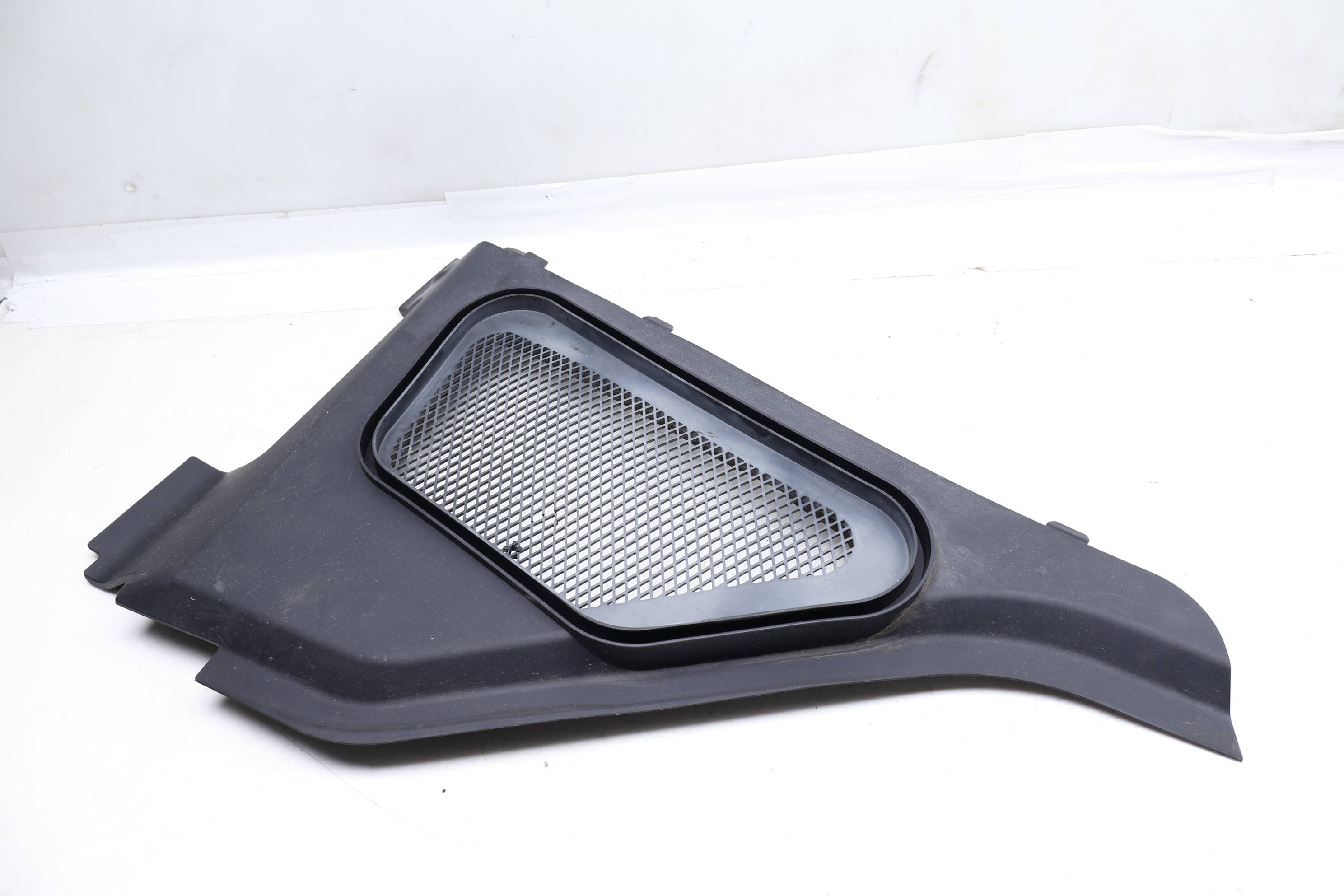 Cowl&#x20;Cover&#x20;&#x2F;&#x20;Panel&#x20;1668300013