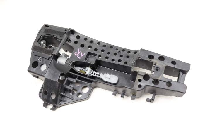 Audi Right Exterior Door Handle Bracket (Q7) 4M0837886A Audi Right Exterior Door Handle Bracket (Q7) 4M0837886A