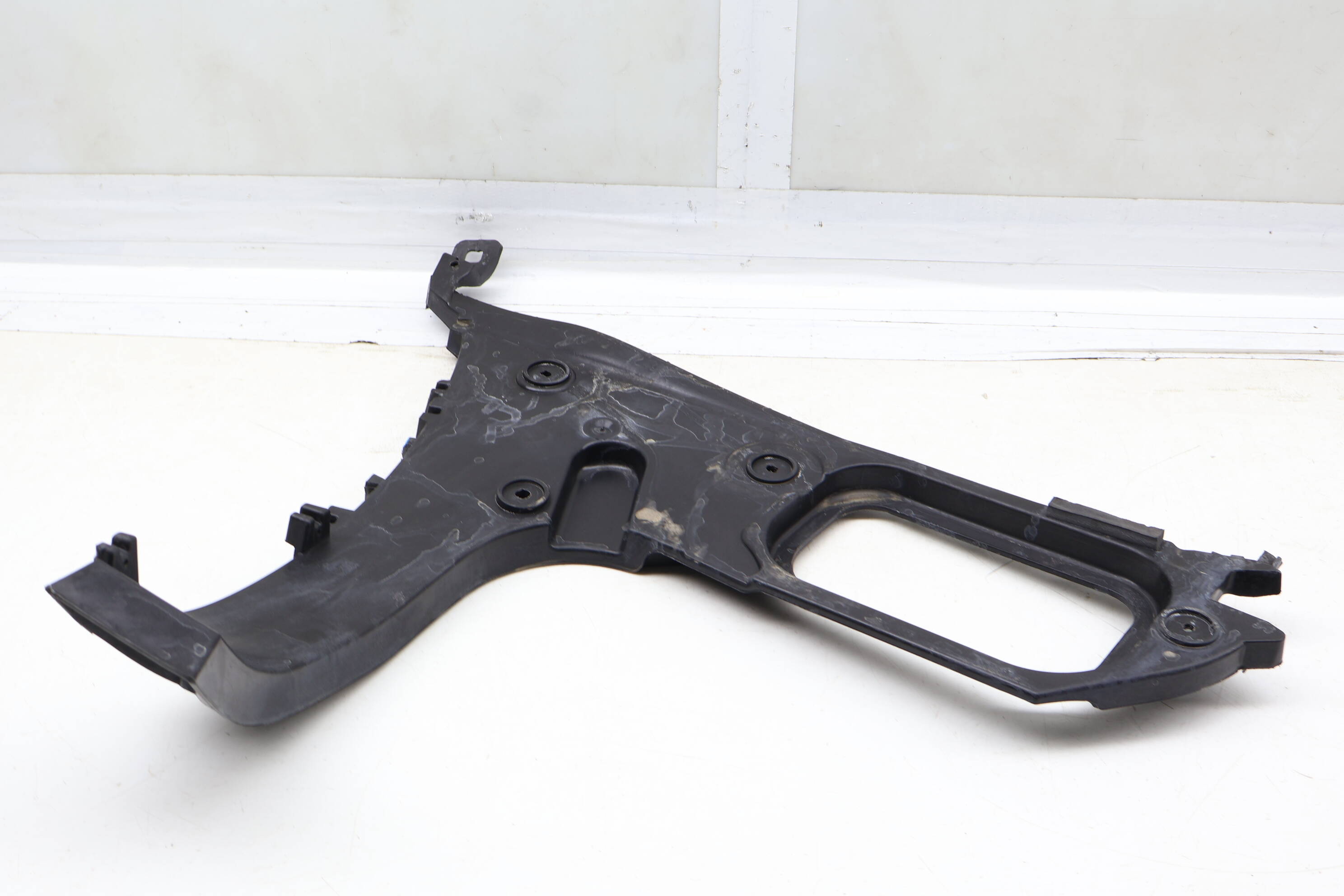 Bumper Guide / Bracket 4L0807454A