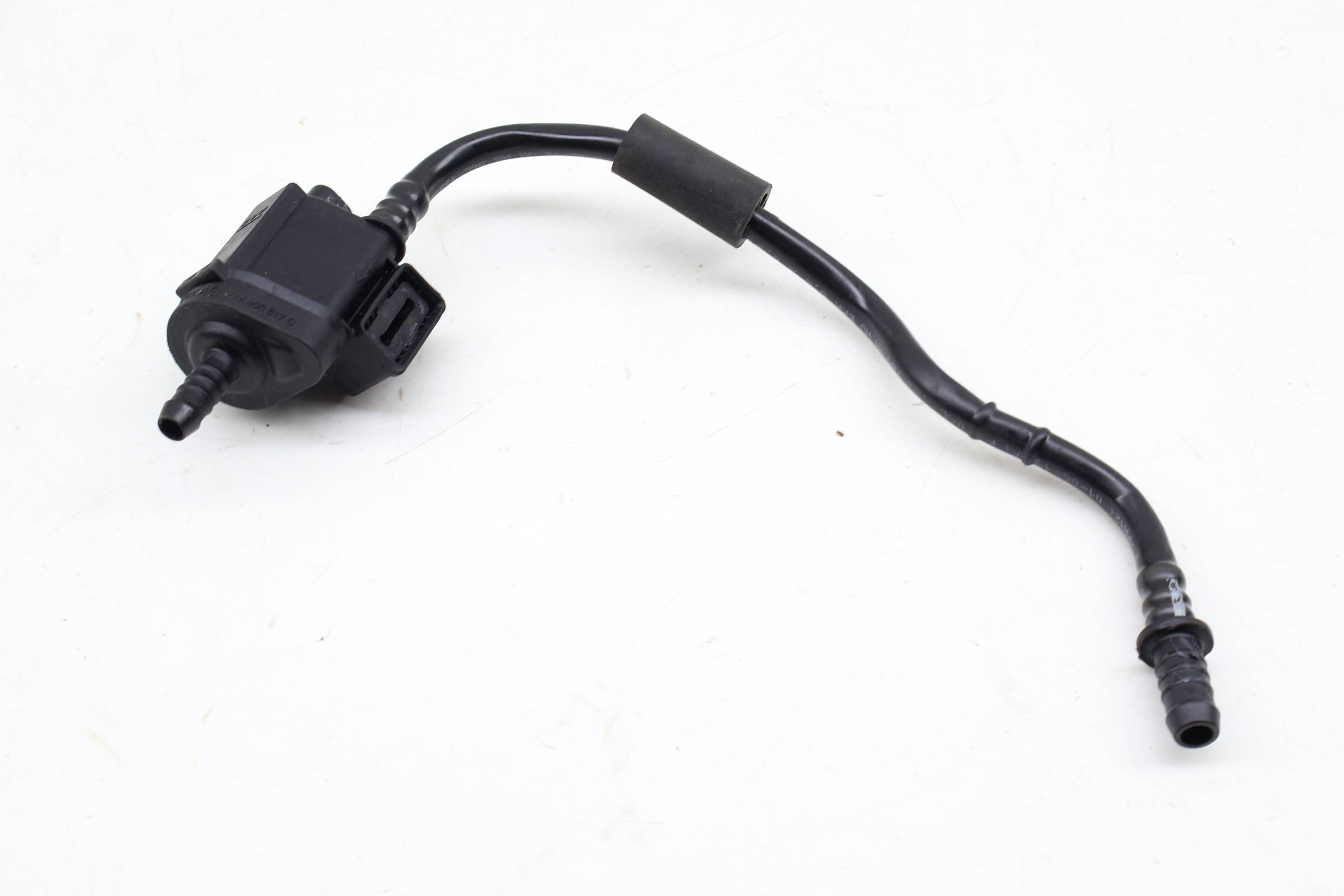Vacuum Line / Hose W/ Purge Valve 06L133781AM