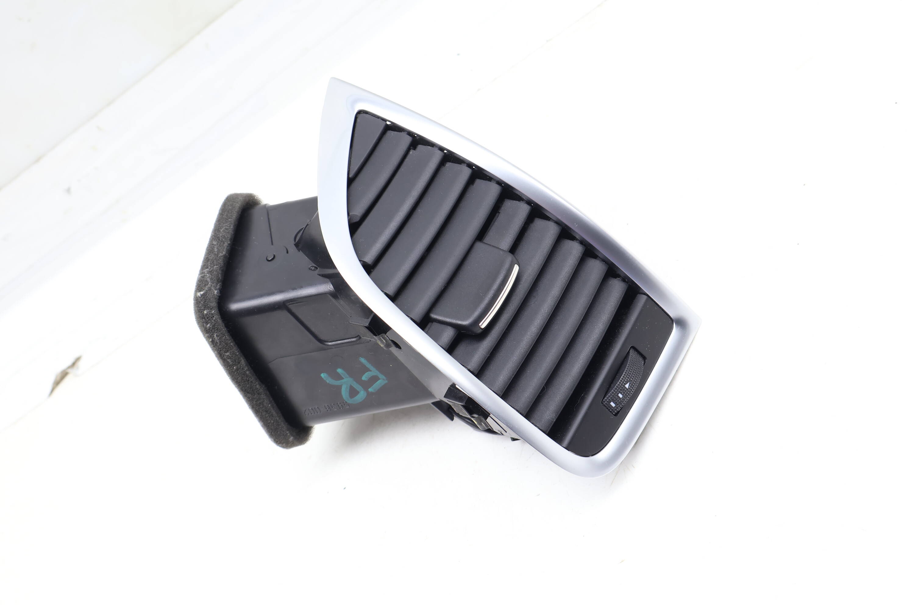 Dash Air Vent 4L0820902T