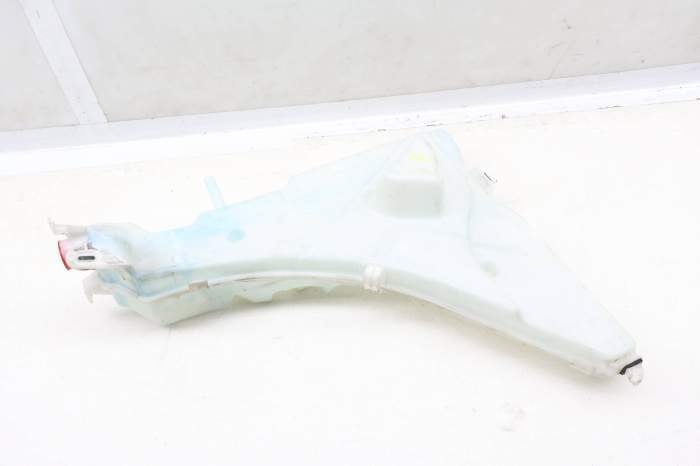 Windshield Washer Tank / Reservoir 61667292424 main product photo