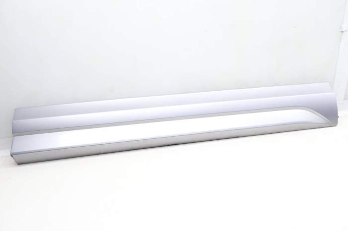 Lower Door Molding / Blade 8U0853960R main product photo
