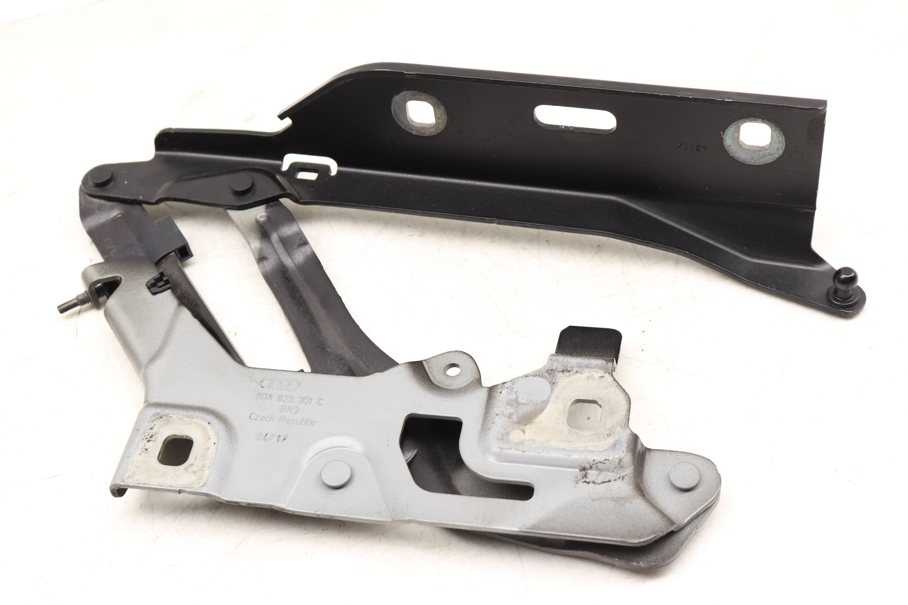 Hood Hinge 80A823301C