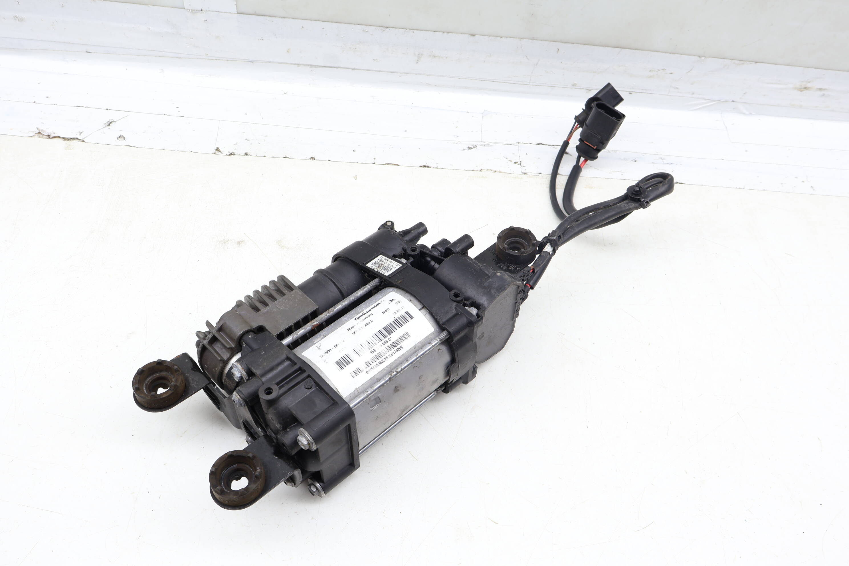 Air Suspension Compressor / Pump 95B616006C