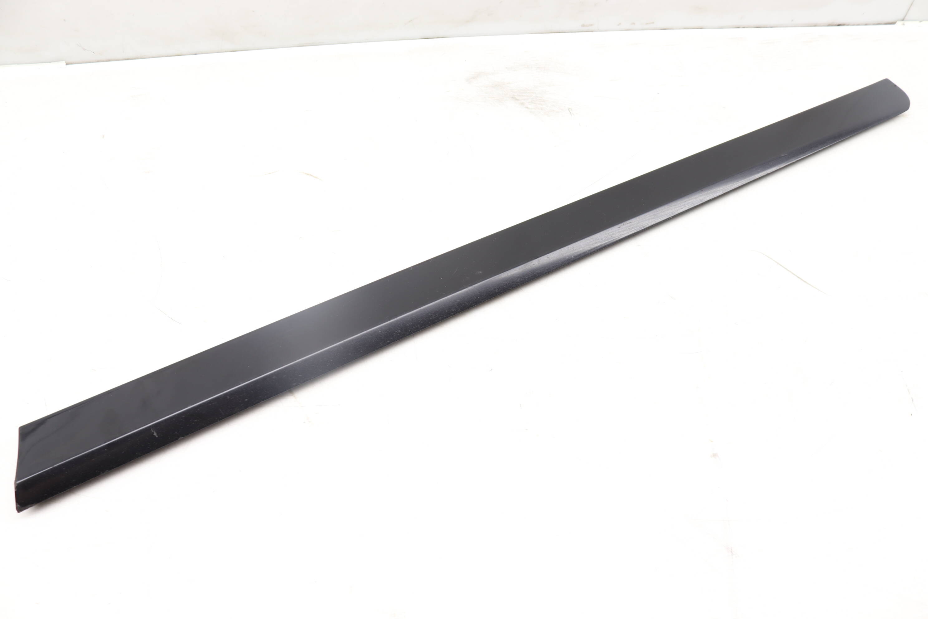 FRONT RIGHT - LOWER DOOR MOLDING / TRIM - AUDI A4 S4