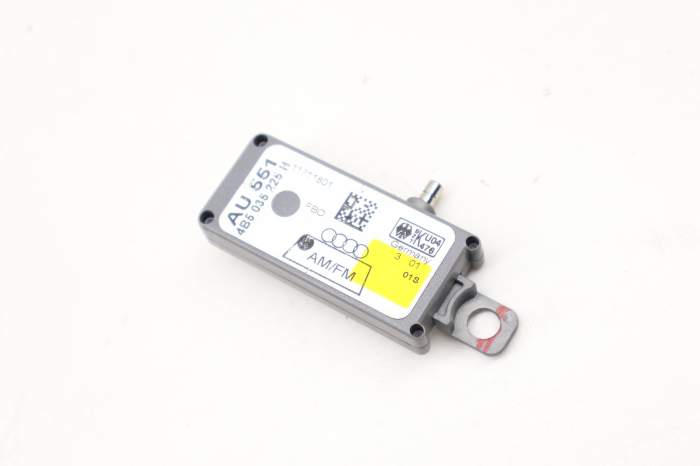Radio / Stereo Antenna Booster 4B5035225H main product photo
