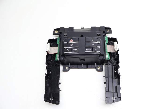 Ac Climate Control / Temp Switch Unit 7P5907040AG 95865310205 main product photo
