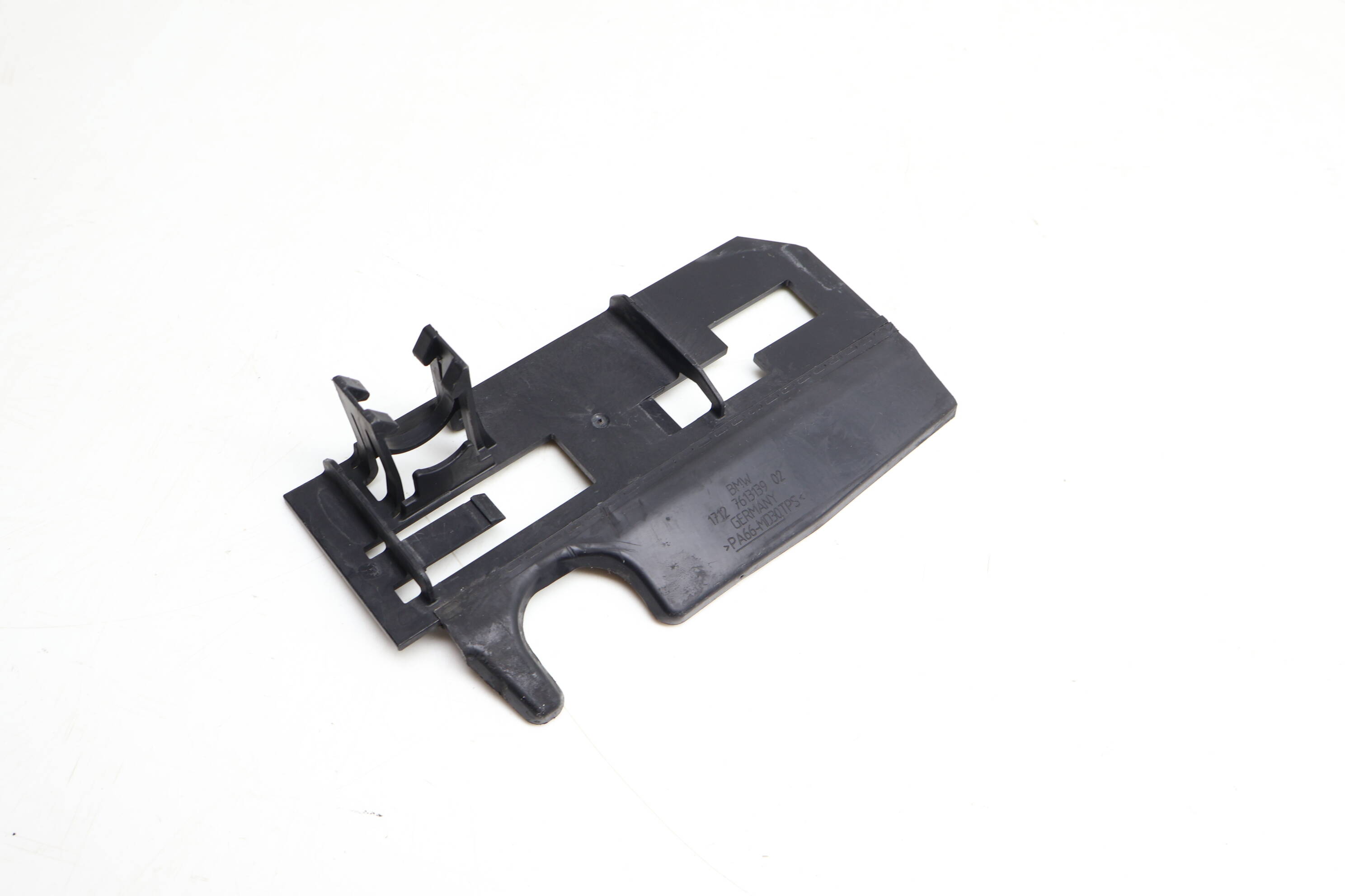 Lower Radiator Coolant Hose / Line Mount Bracket 17127613139