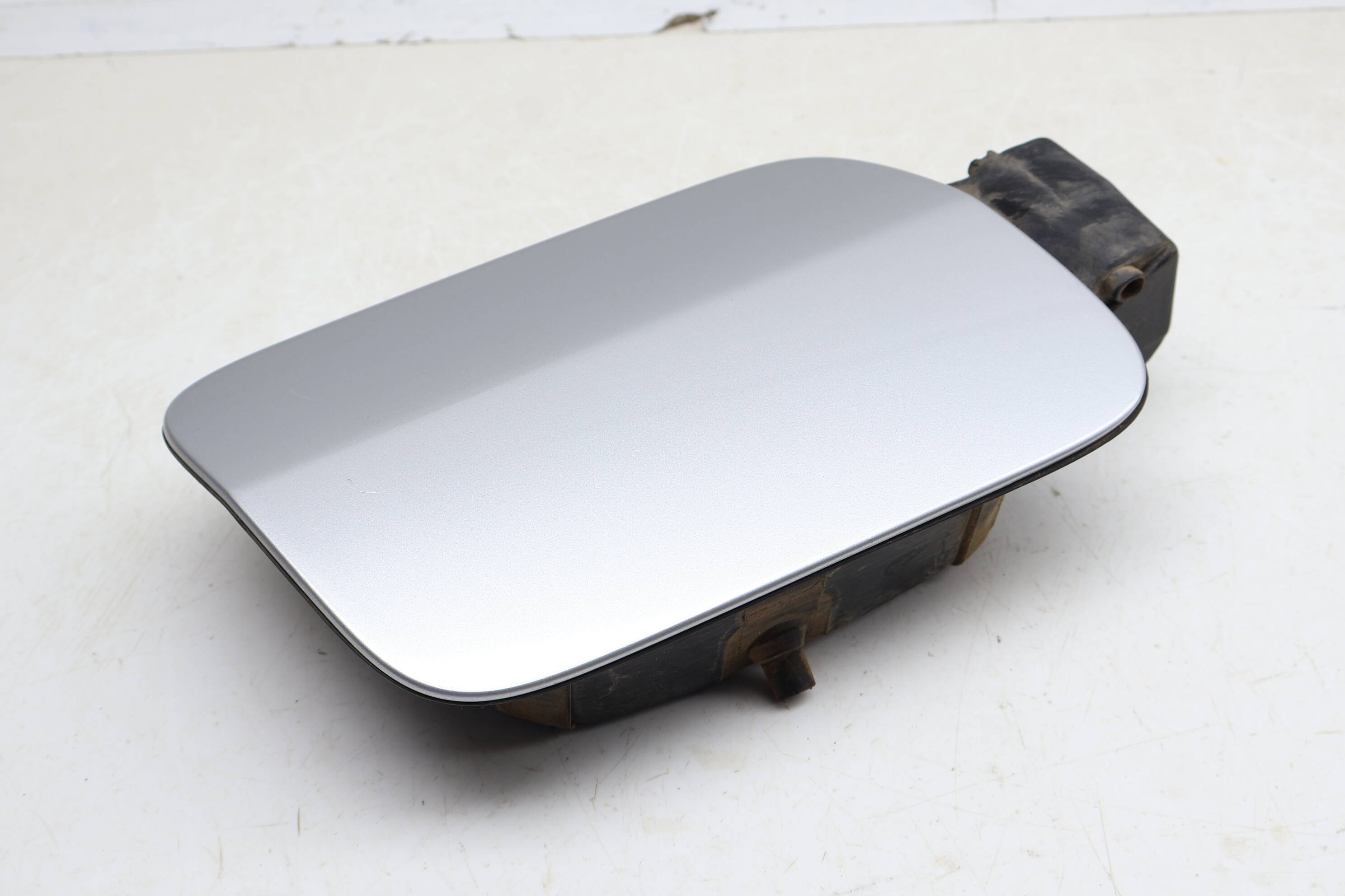 Fuel / Gas Filler Door W/ Bracket 4E0809857E