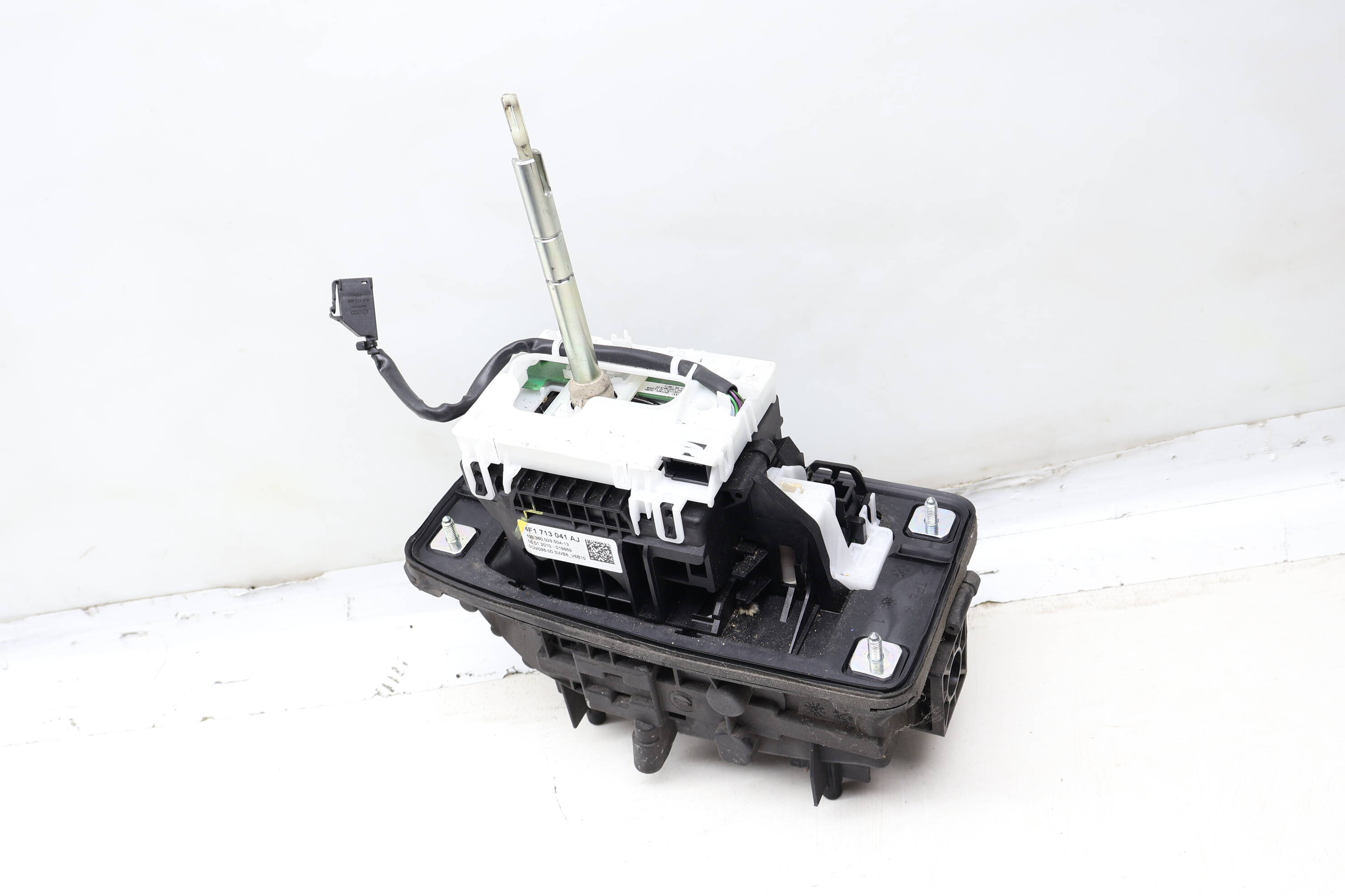 Automatic Shift / Shifter Assembly 4F1713041AJ