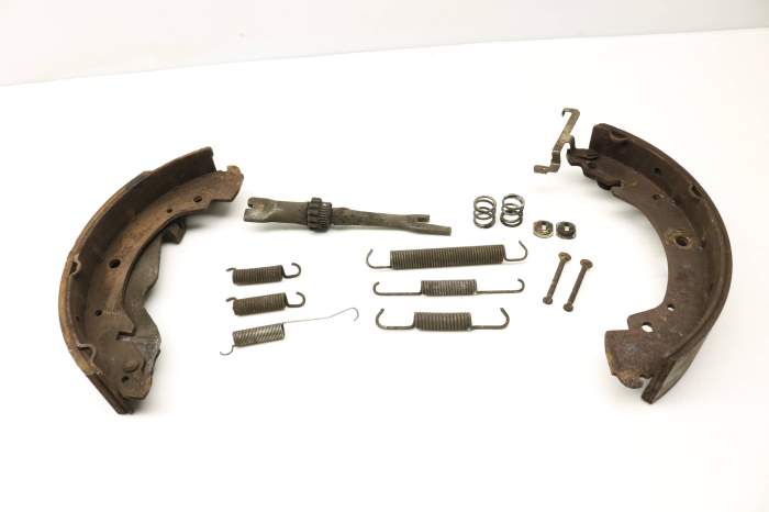 Brake Shoe Kit / Set 701698525B main product photo
