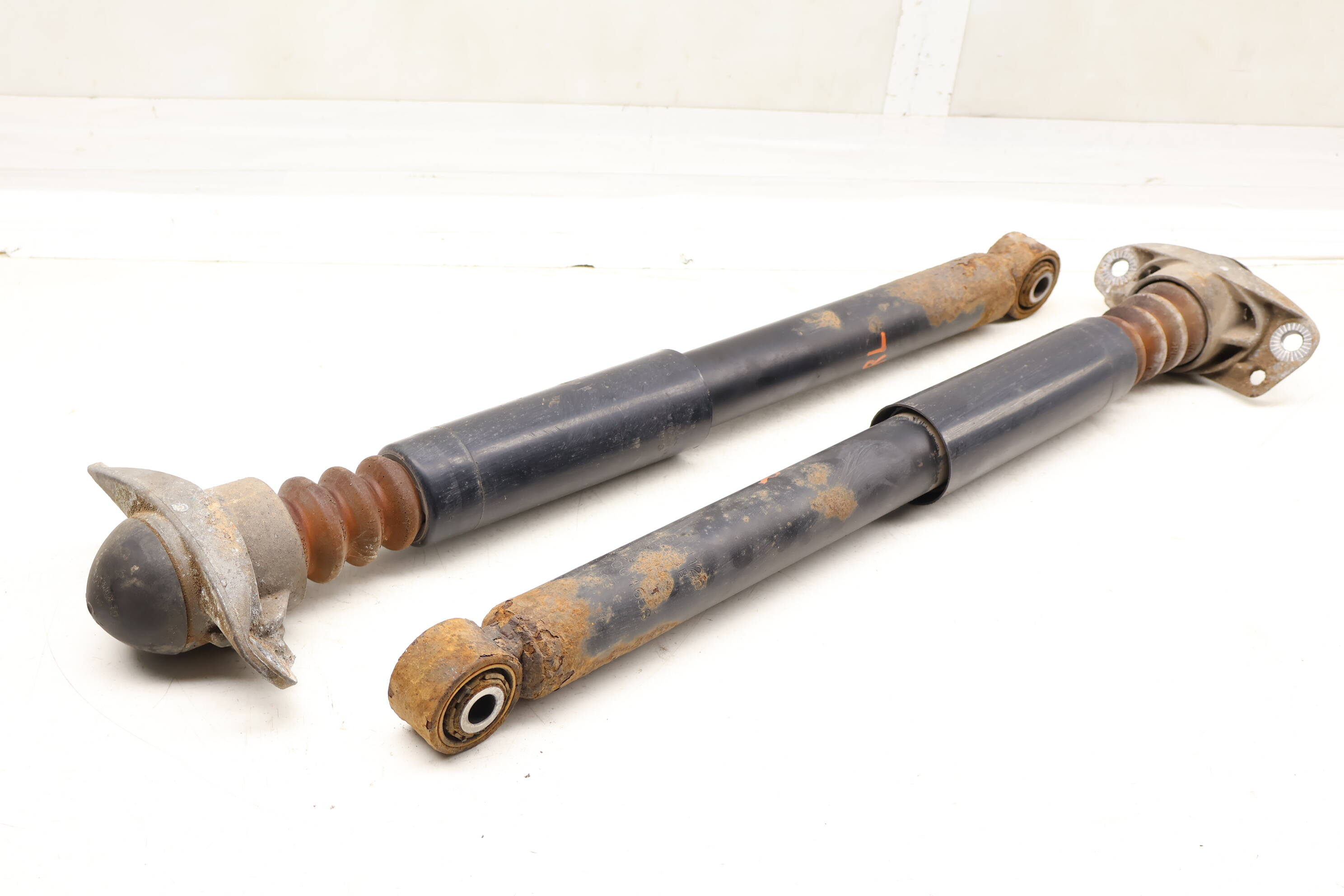 Strut&#x20;&#x2F;&#x20;Shock&#x20;Absorber&#x20;Set&#x20;1K0513029HJ