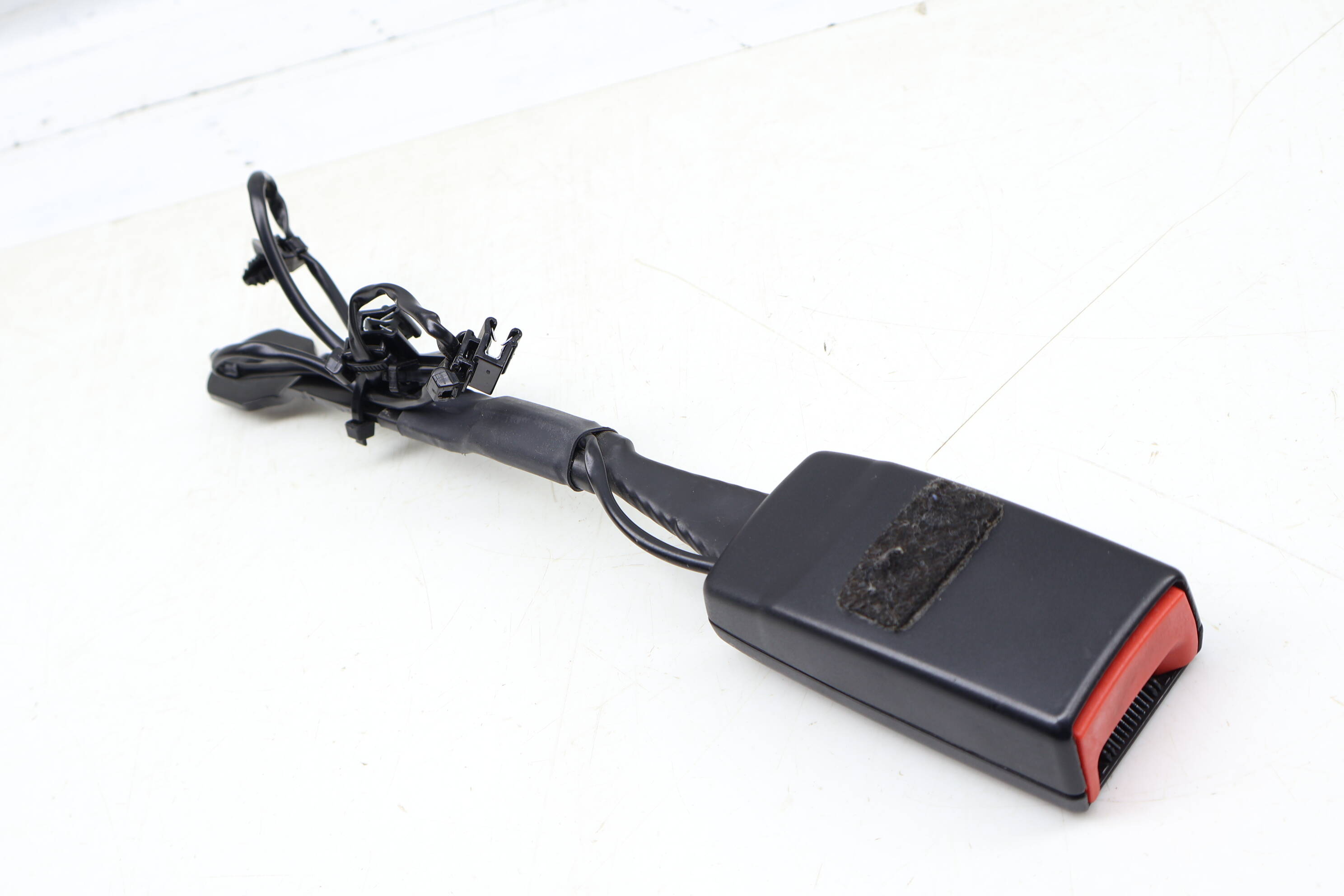 Seatbelt / Seat Belt Buckle Receiver 8R0857755H