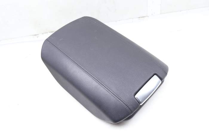 Center Armrest / Arm Rest 7P5864207C 95855320700 main product photo