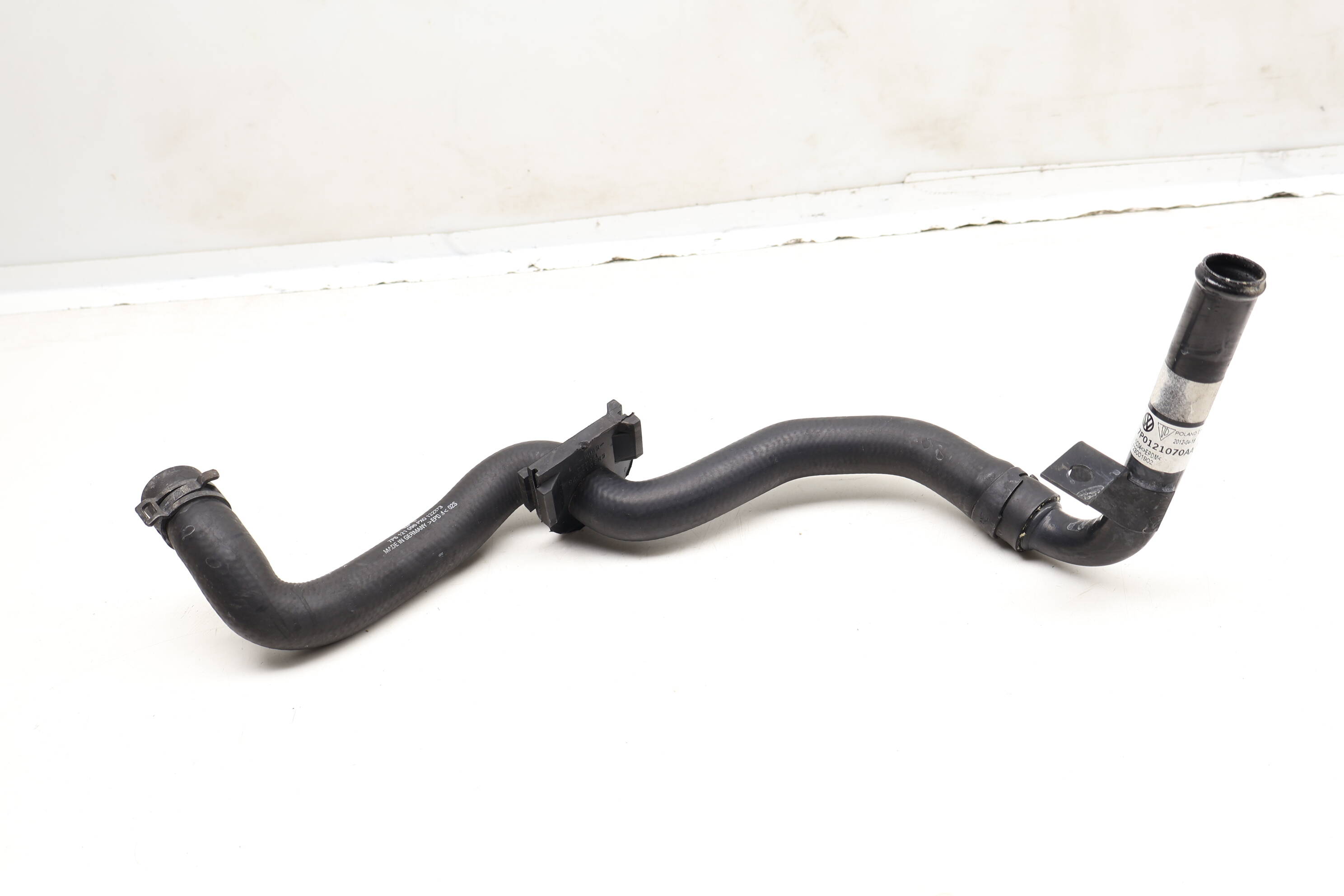 Coolant Pipe / Tube 7P0121070AA 95810626900