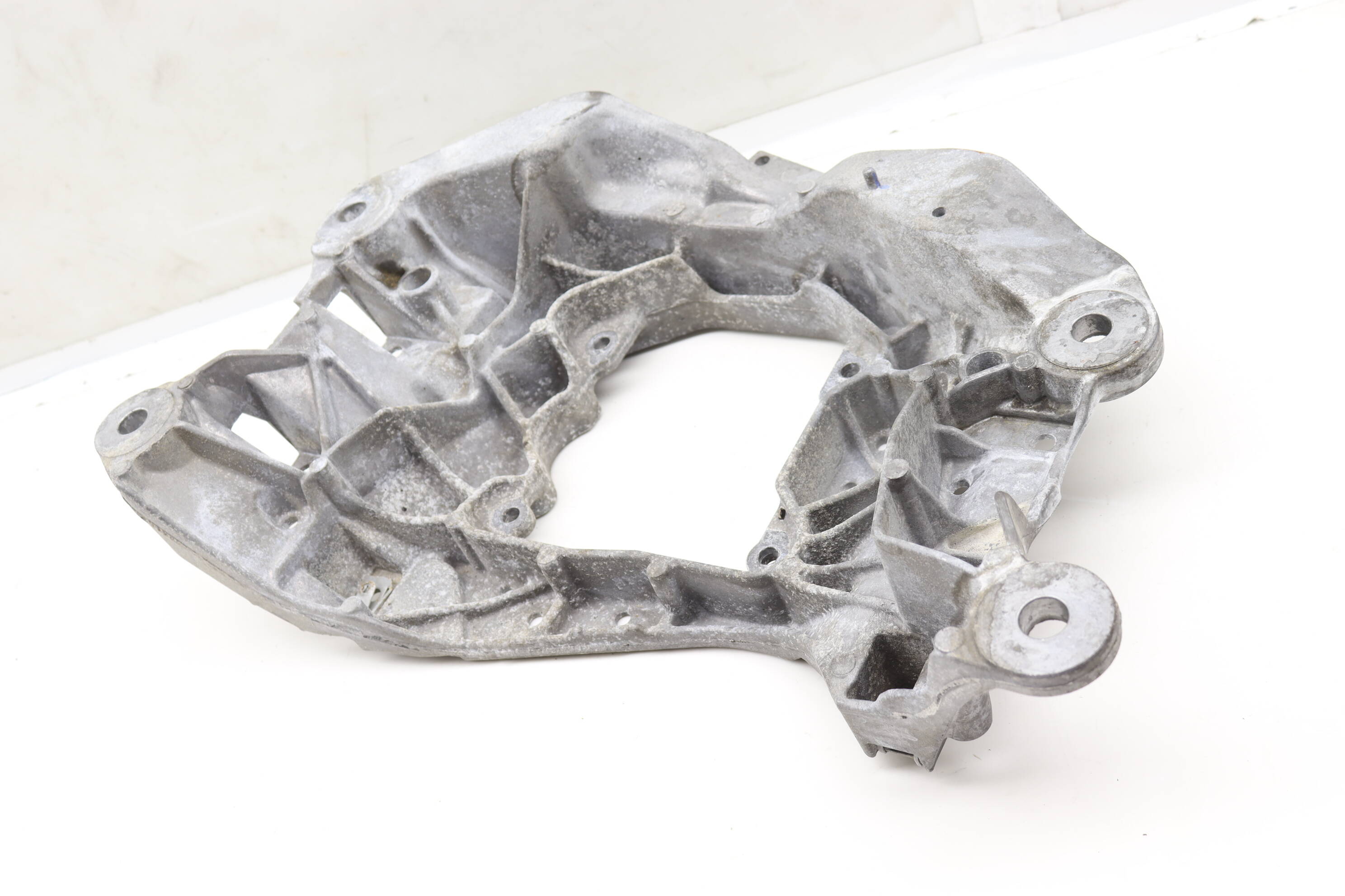 Transmission&#x20;Mount&#x20;Bracket&#x20;&#x2F;&#x20;Crossmember&#x20;4G0399263AC