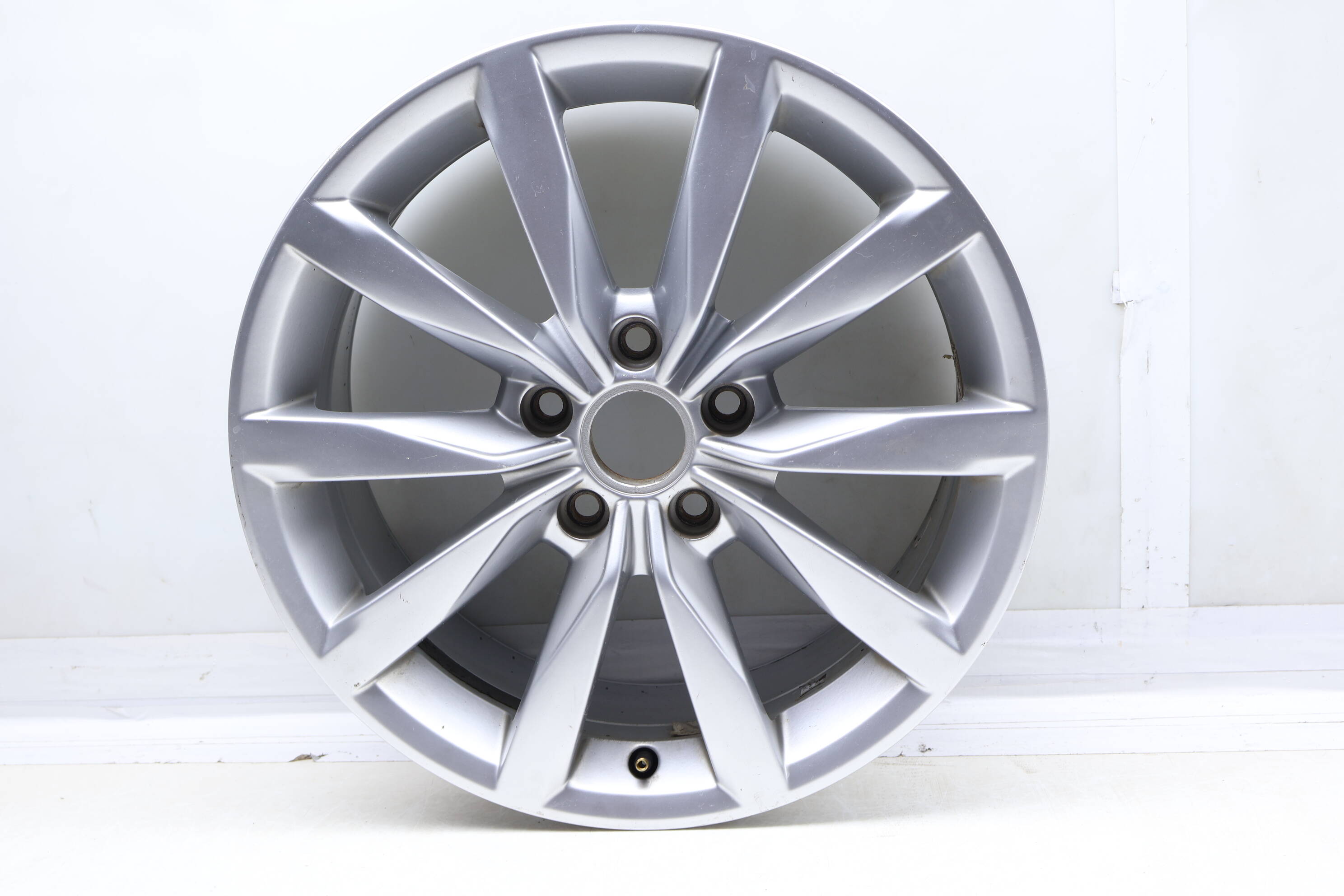17" Inch Alloy Rim / Wheel (Dijon) 5G0601025BE