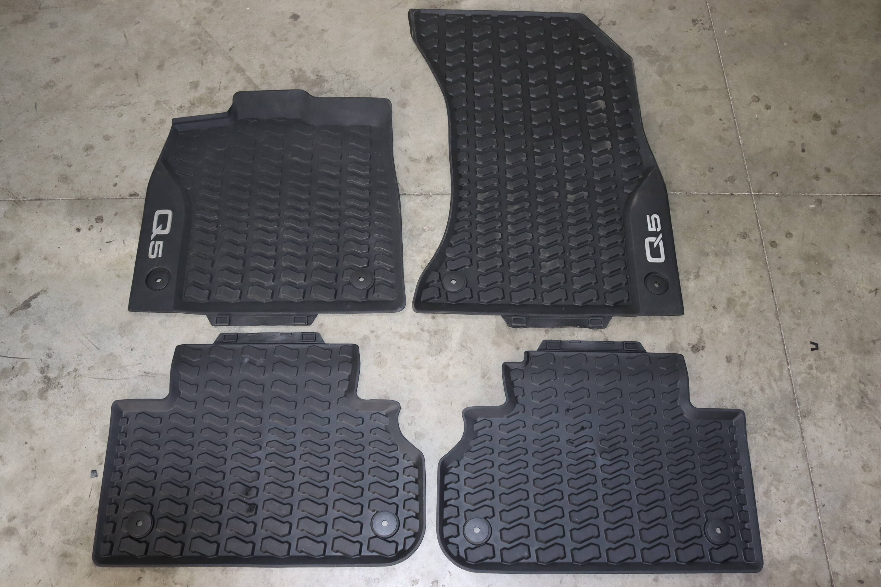 Mat (Q5) Audi Rubber Floor (Q5) Set 80B061501
