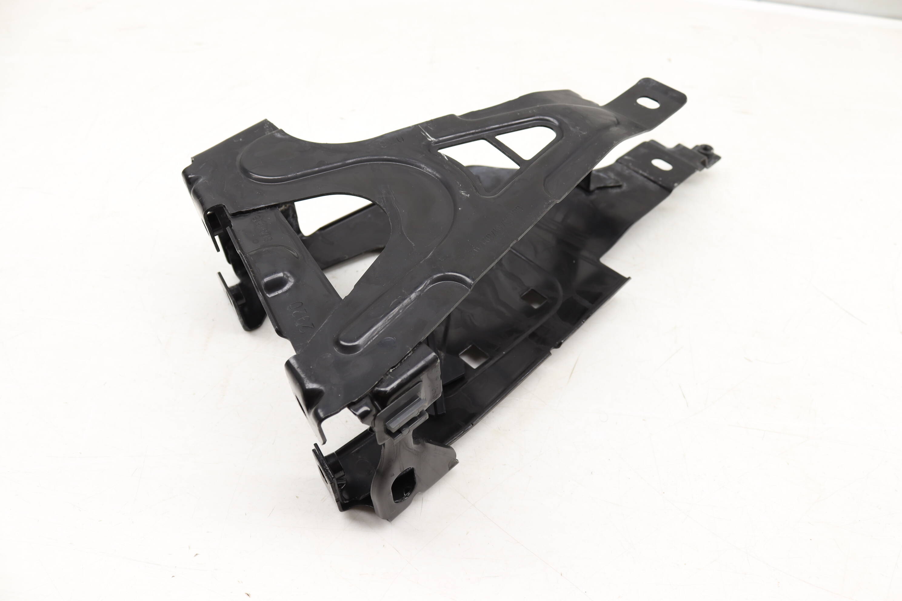 Fender / Core Support Mount Bracket 51647200793