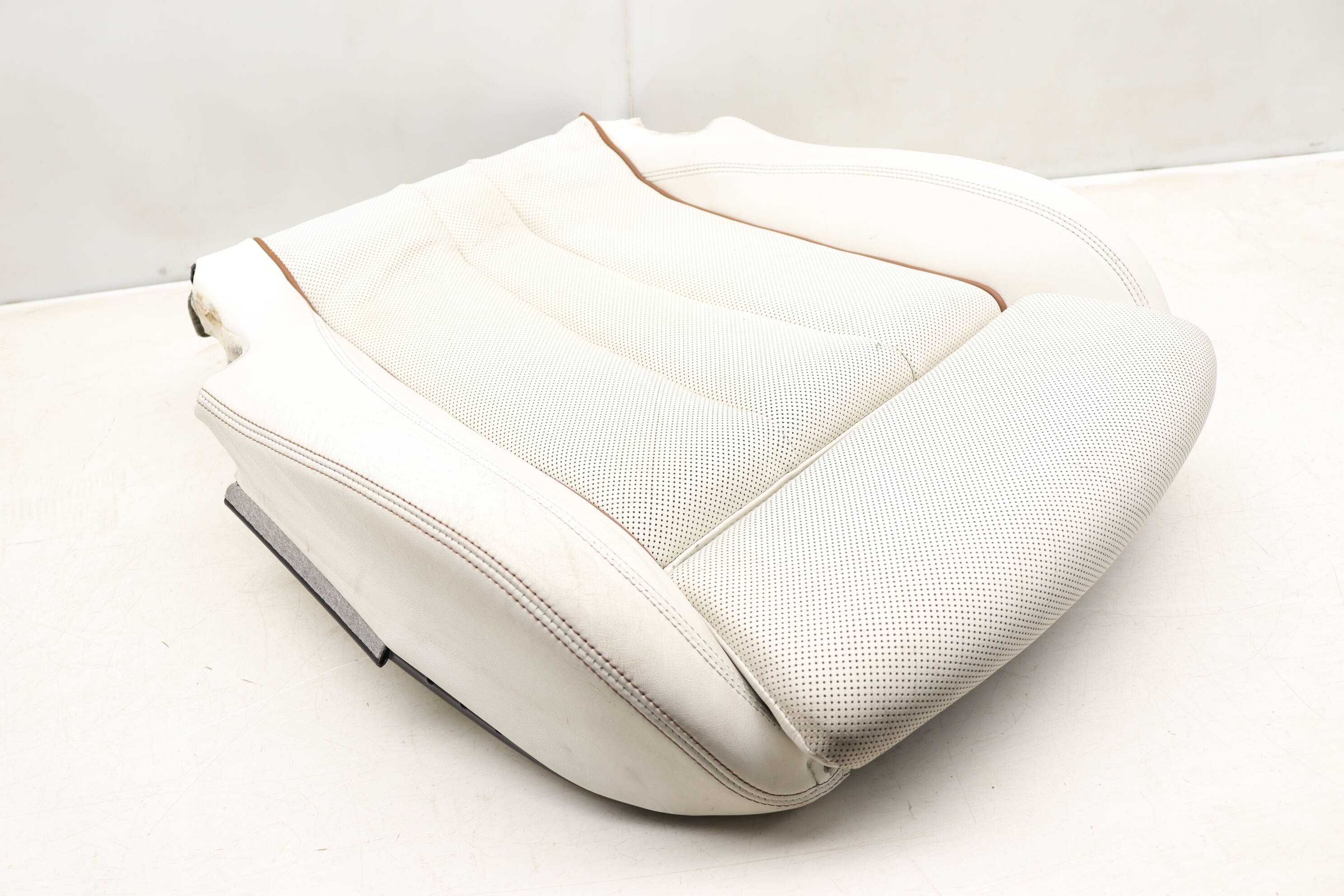 Lower&#x20;Seat&#x20;Bottom&#x20;Cushion&#x20;&#x28;Leather&#x29;&#x20;52107280570