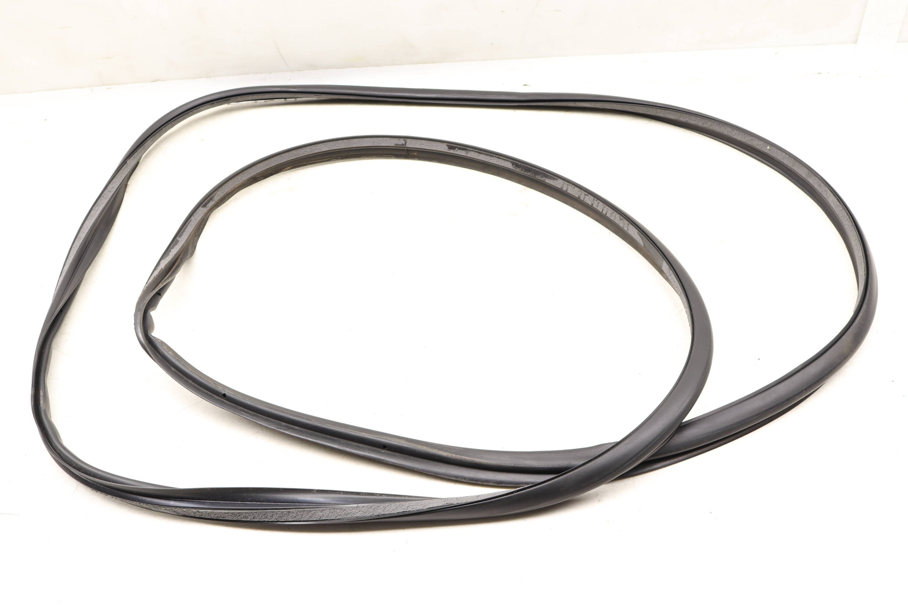 Door Seal / Weather Stripping (Outer) 4H0837911